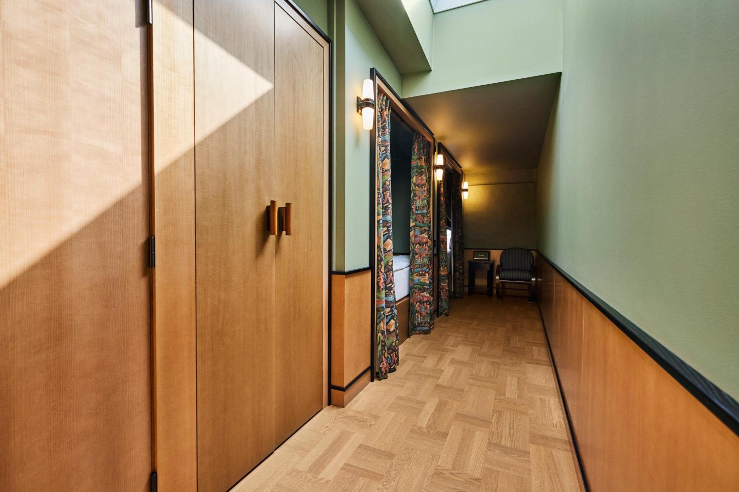 Twin Alcove