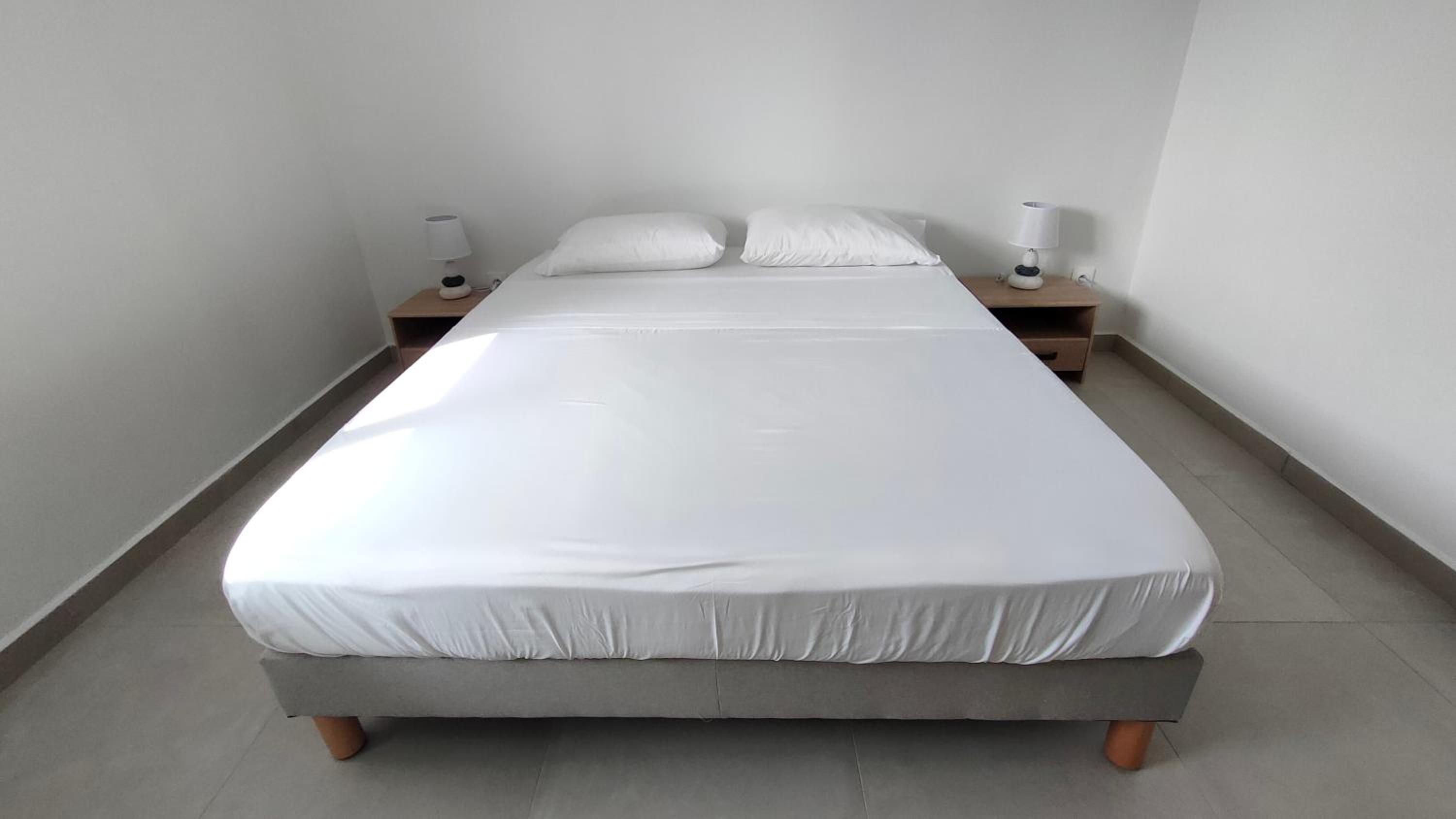 One-Bedroom Apartment - Photo 2