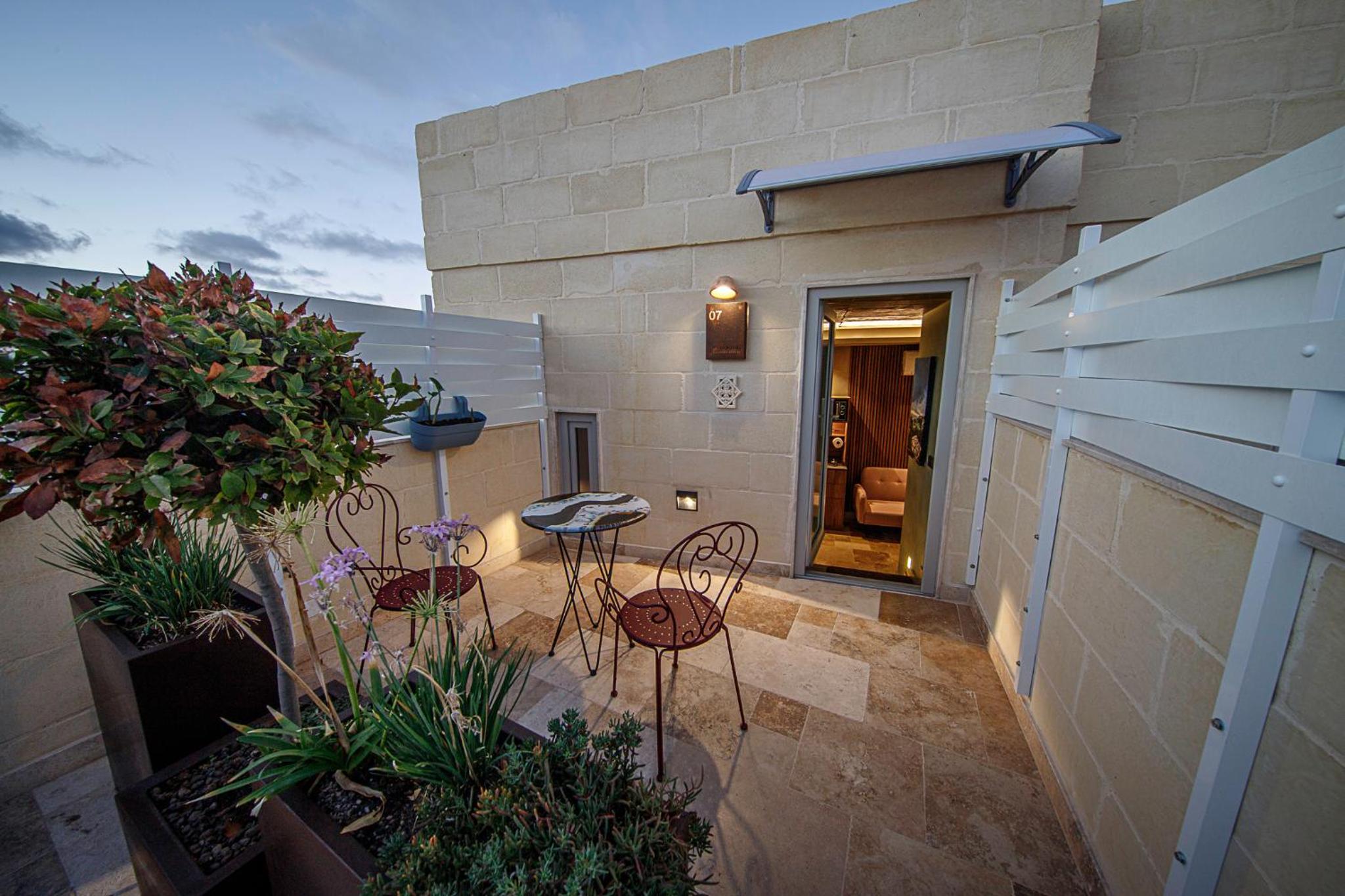 Superior King Room with Terrace - Photo 4