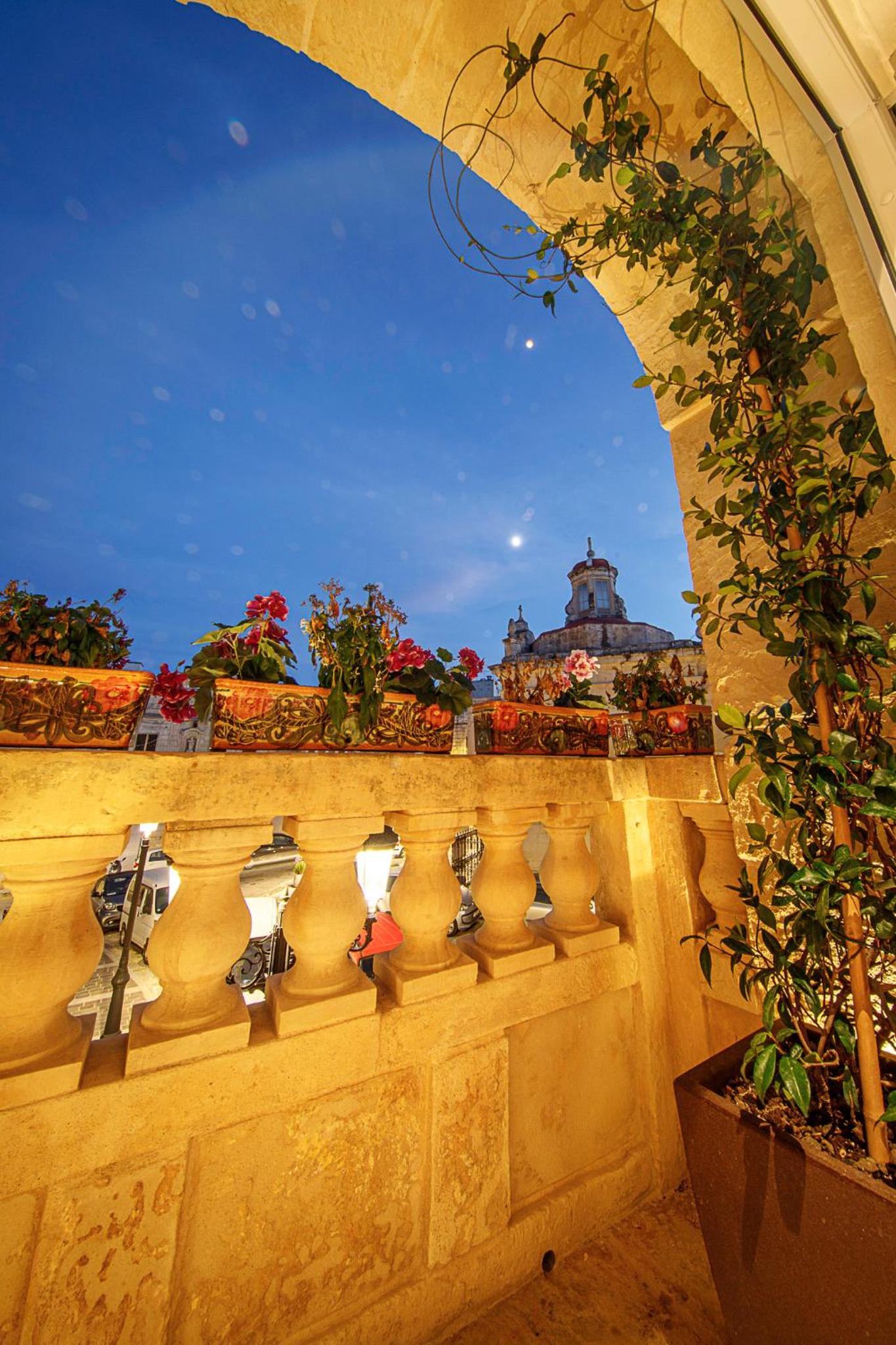 Double Room with Balcony photo 2