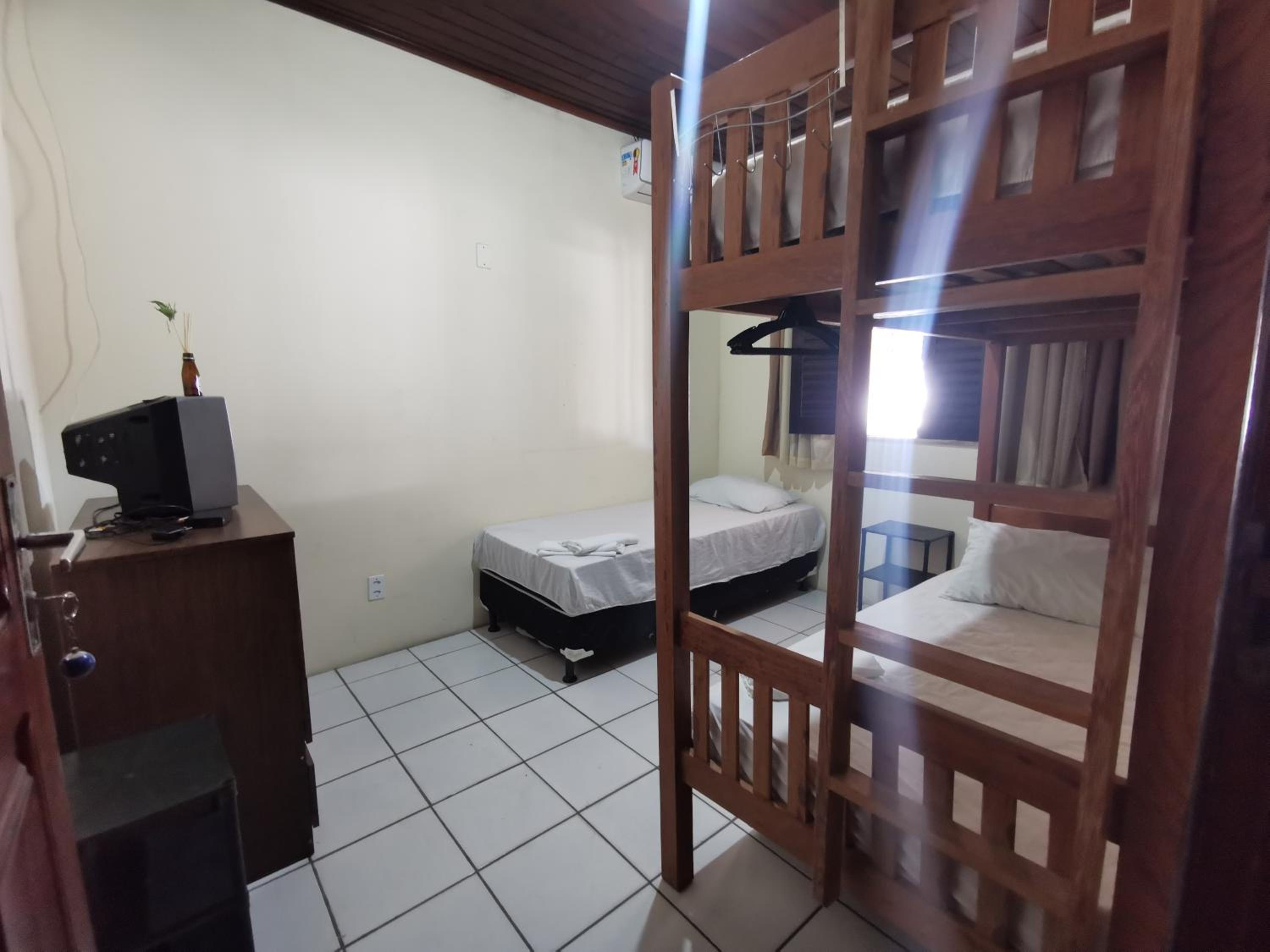 Basic Triple Room with Shared Bathroom photo 3