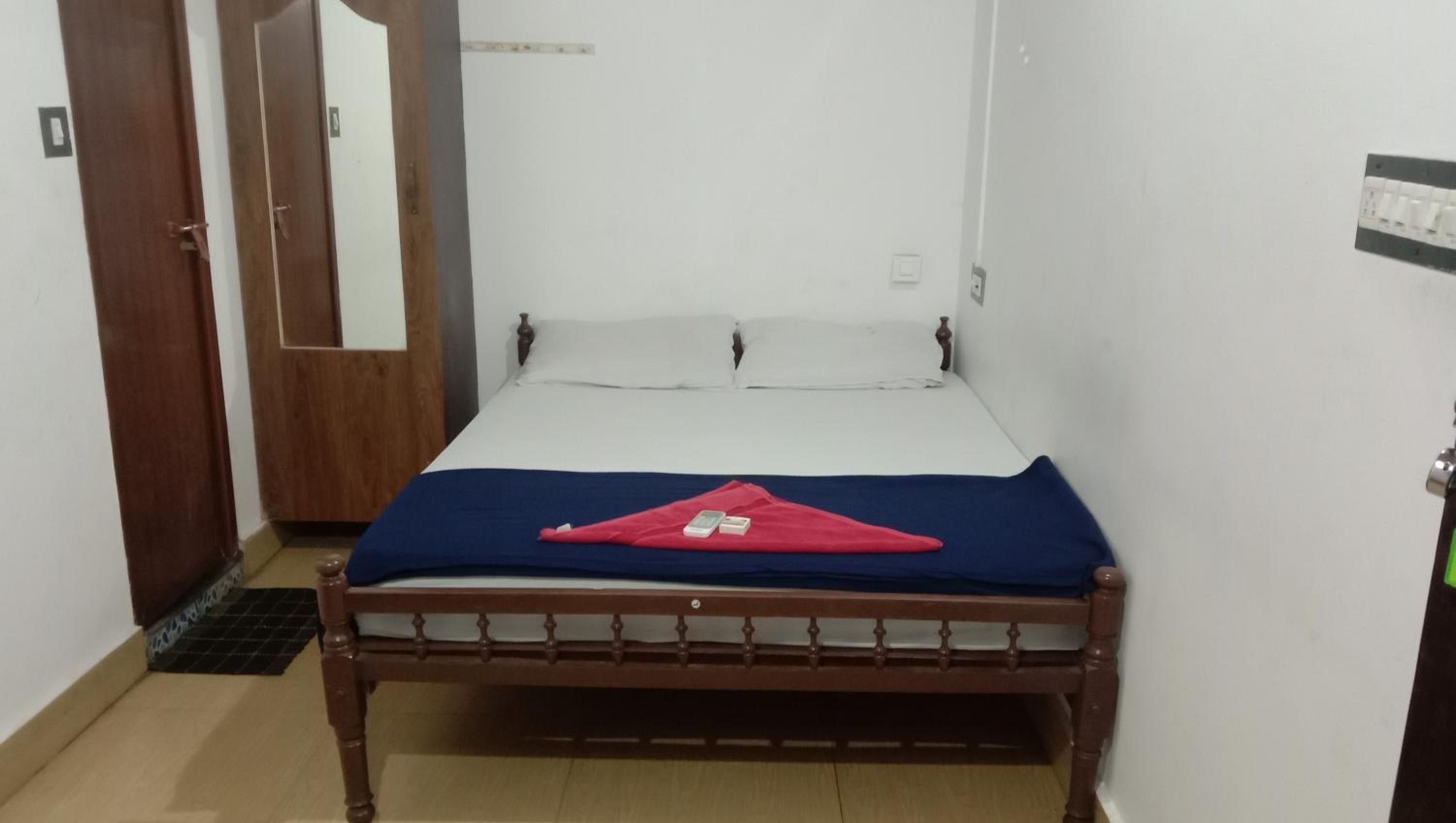 Economy Double Room photo 2
