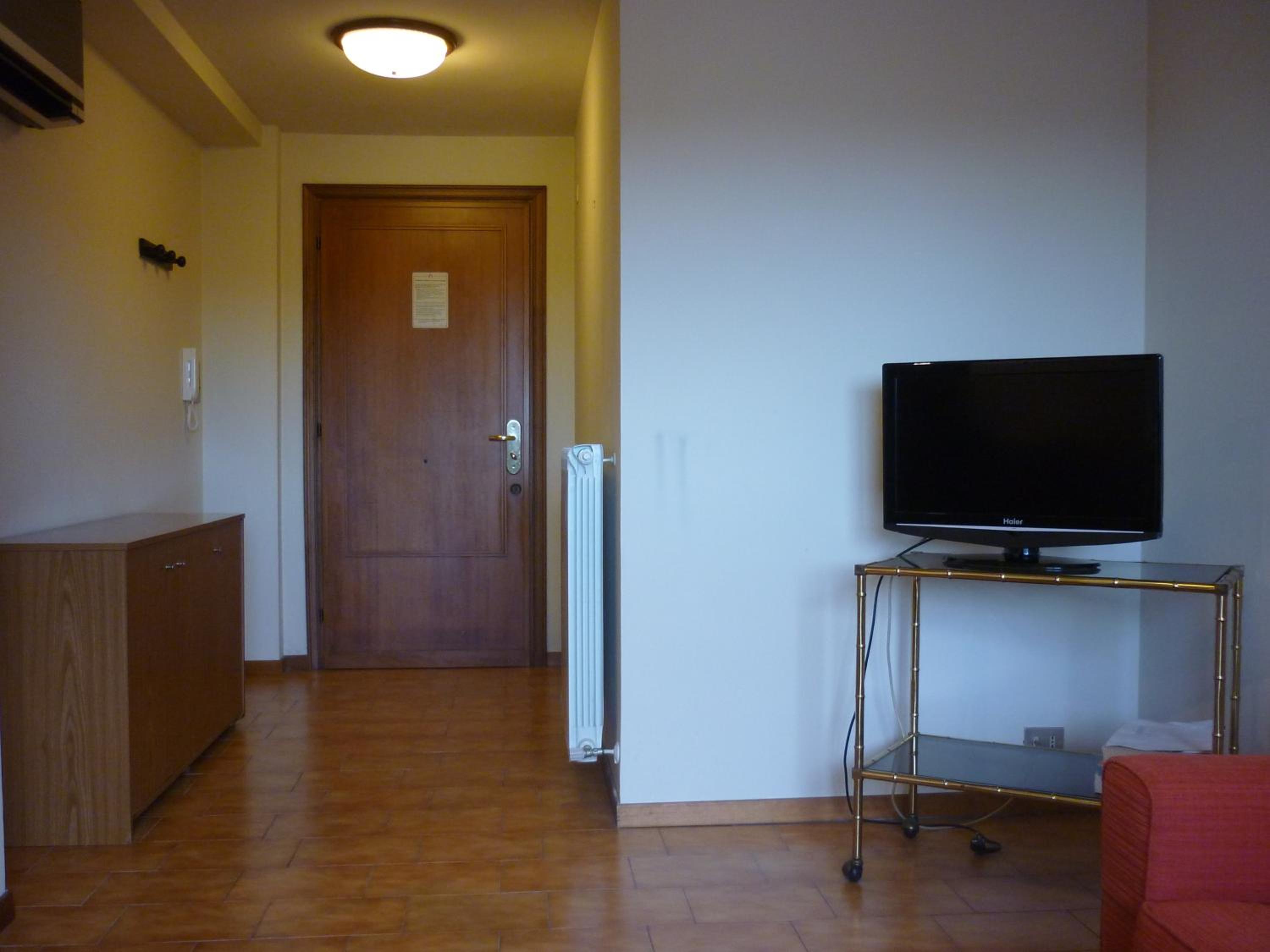 One-Bedroom Apartment With Terrace - Top Floor For Smokers