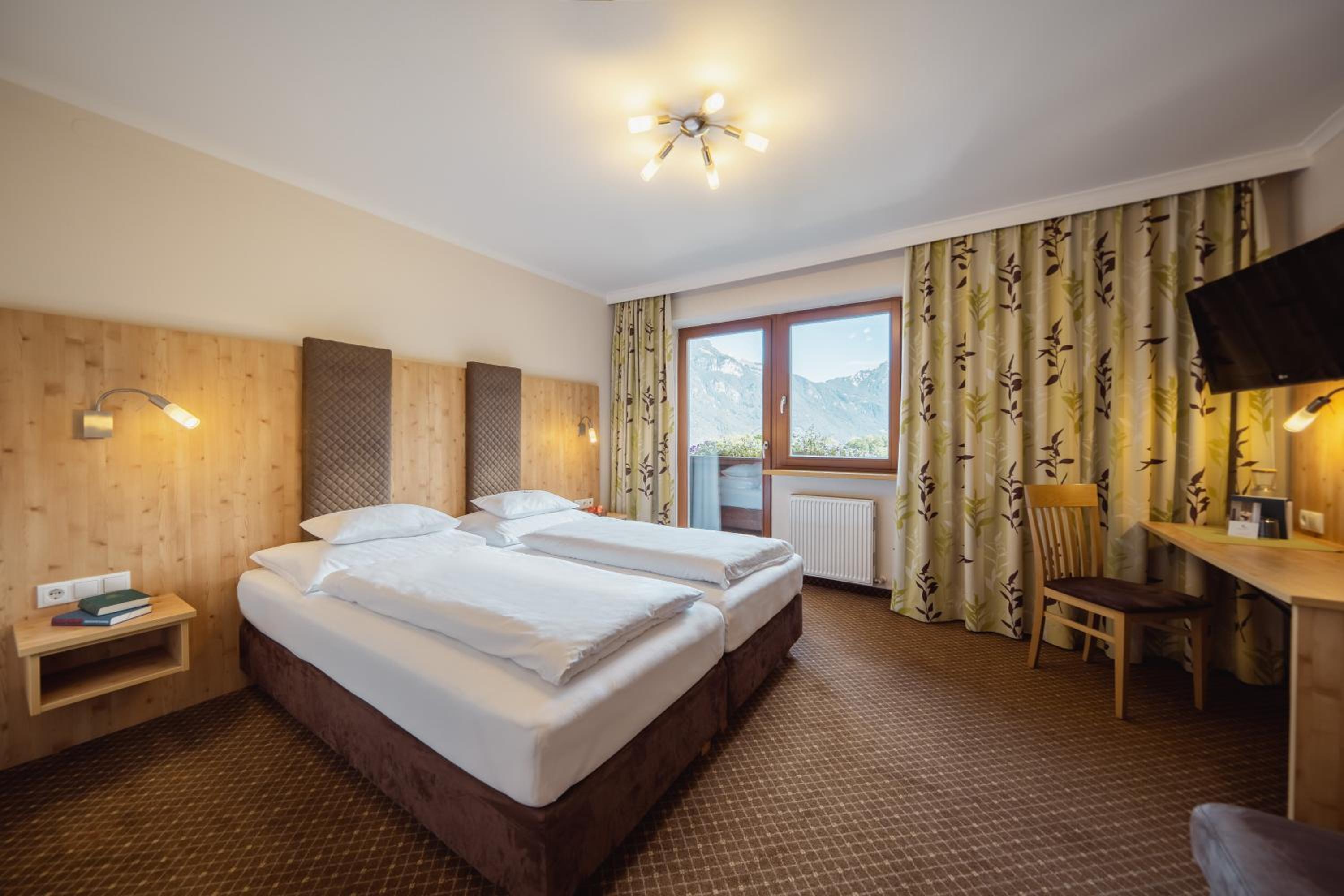 Double Room with Lake View - Photo 1