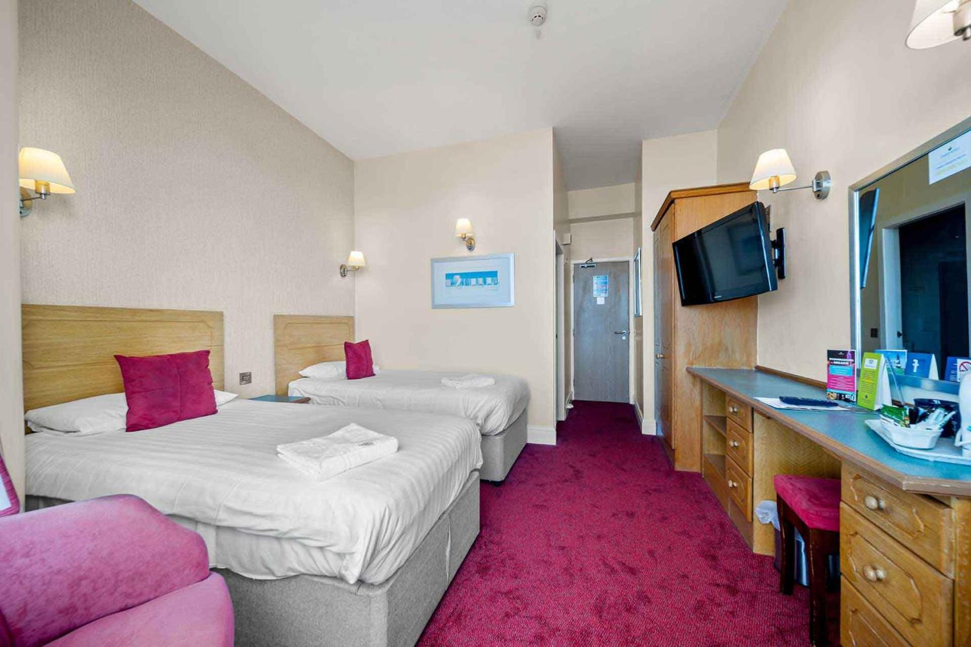 Double or Twin Room photo 3