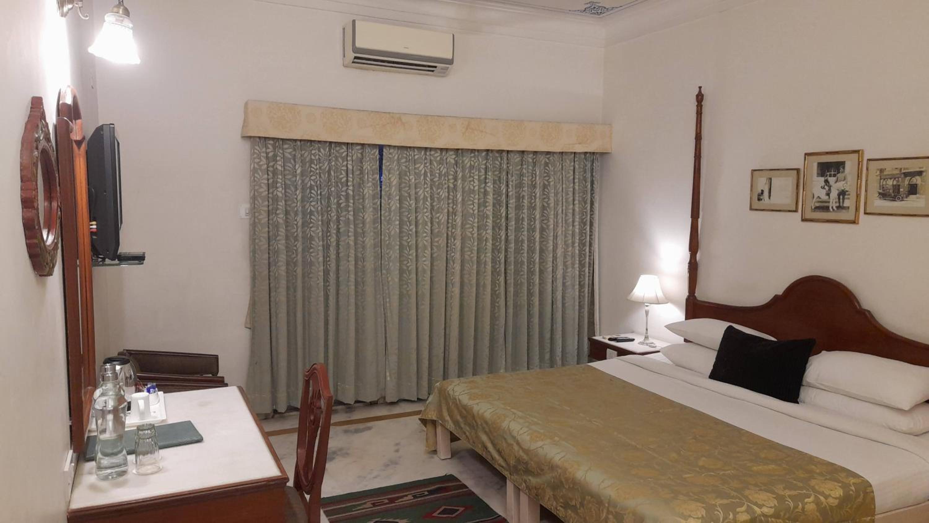 Double Room with Lake View: Early Checkin by 3hrs till July'26 photo 3