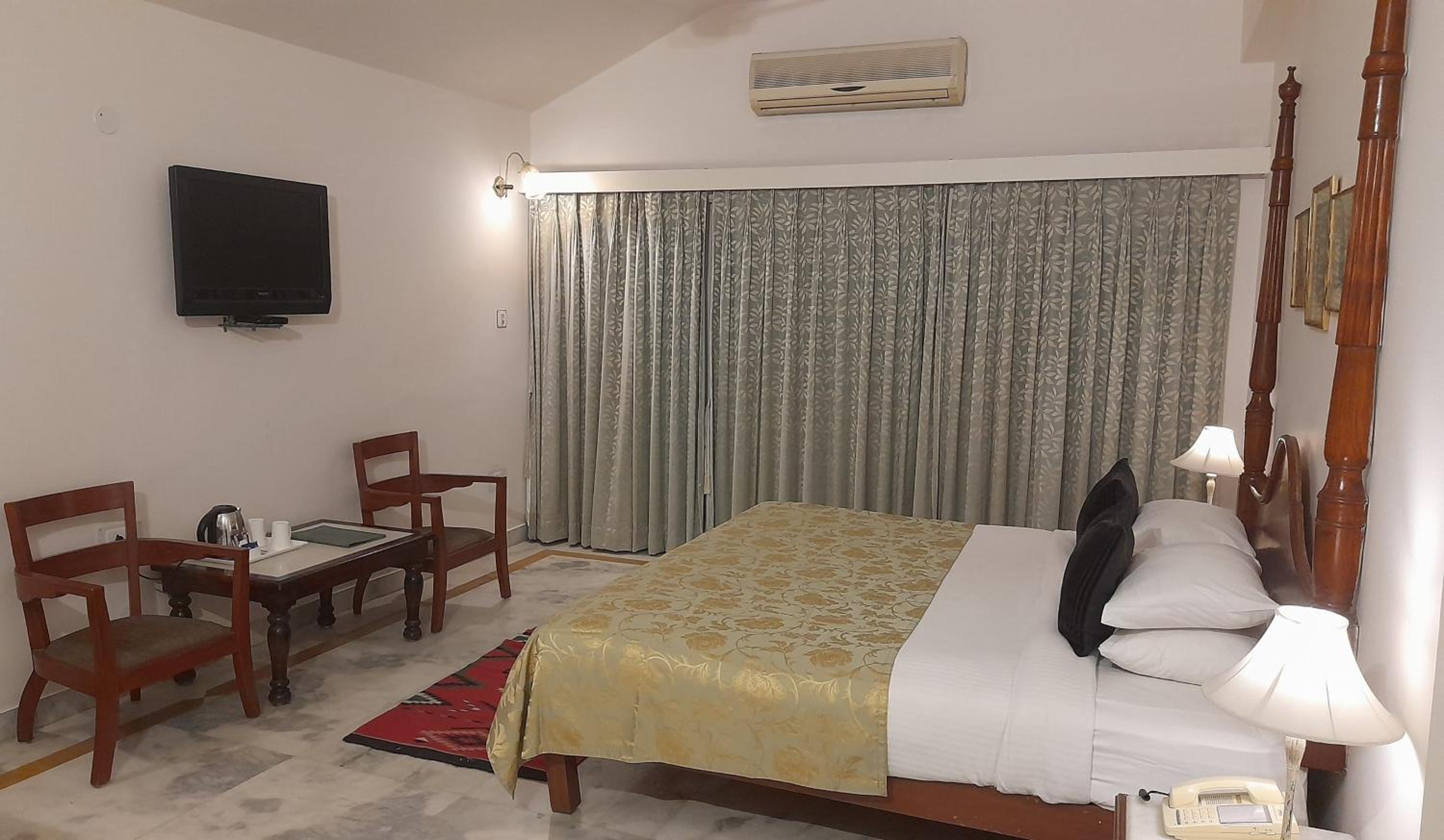 Double Room with Lake View: Early Checkin by 3hrs till July'26 photo 2