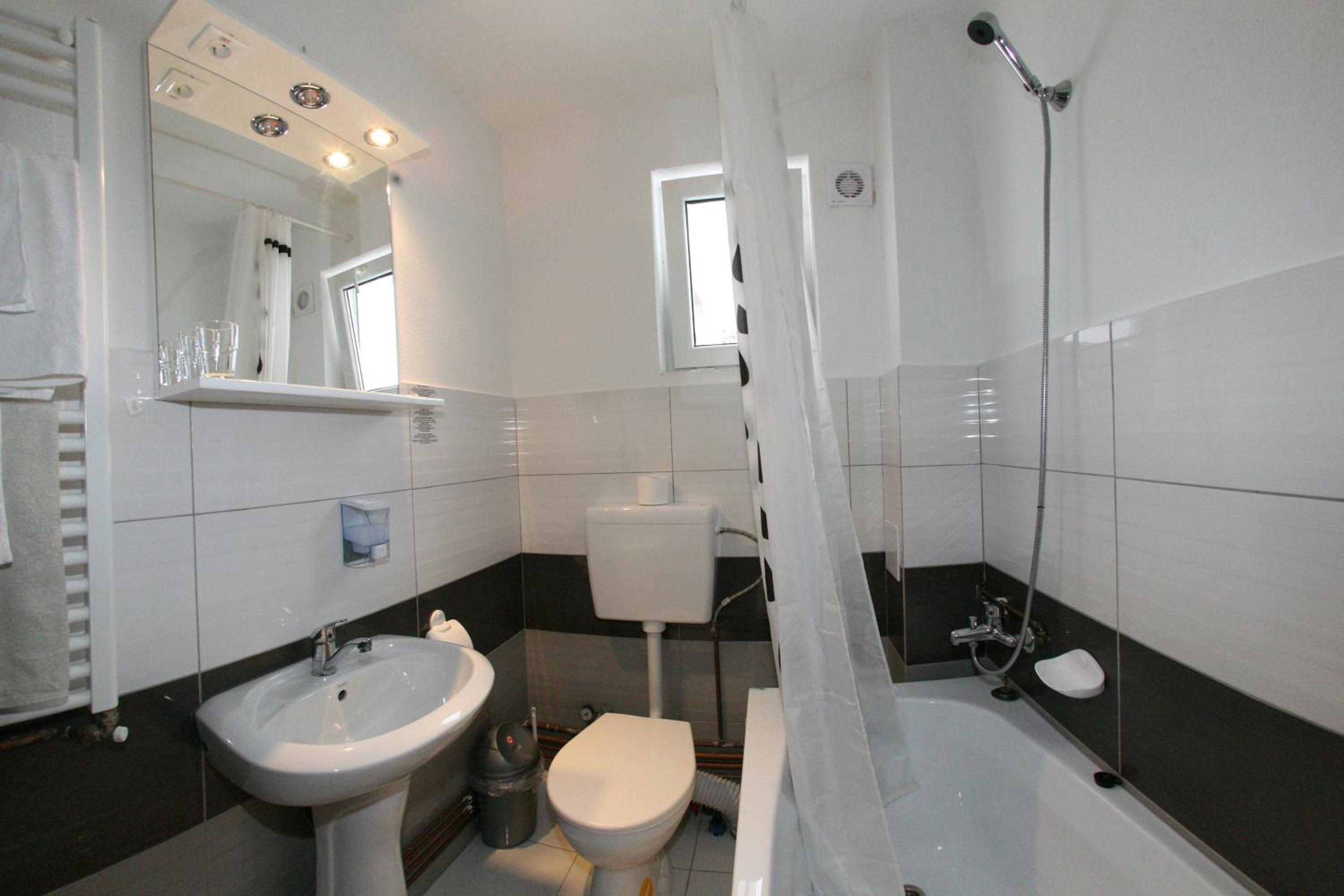 Double Room - Photo 4