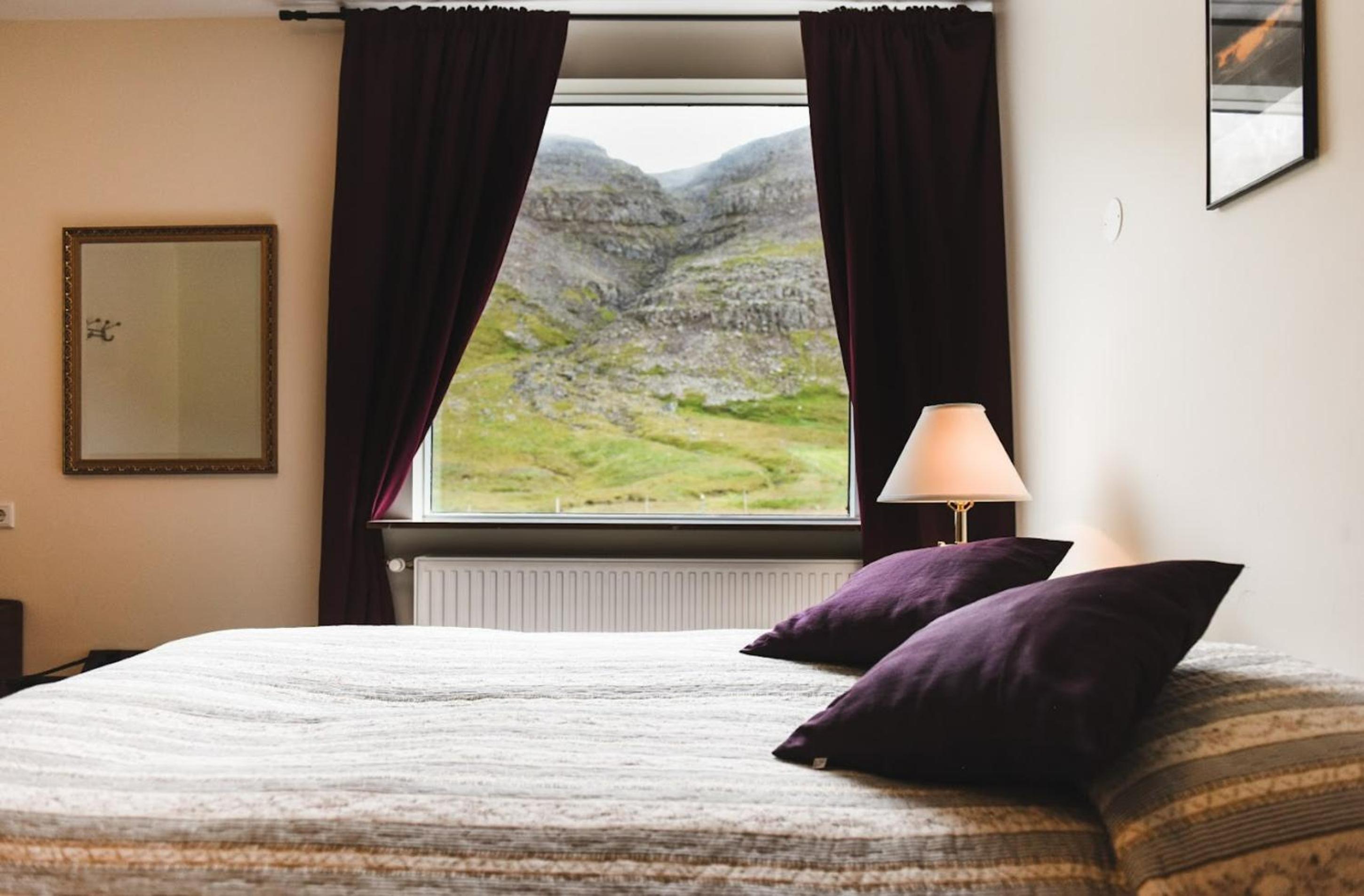 Double or Twin Room with Mountain View - Photo 1