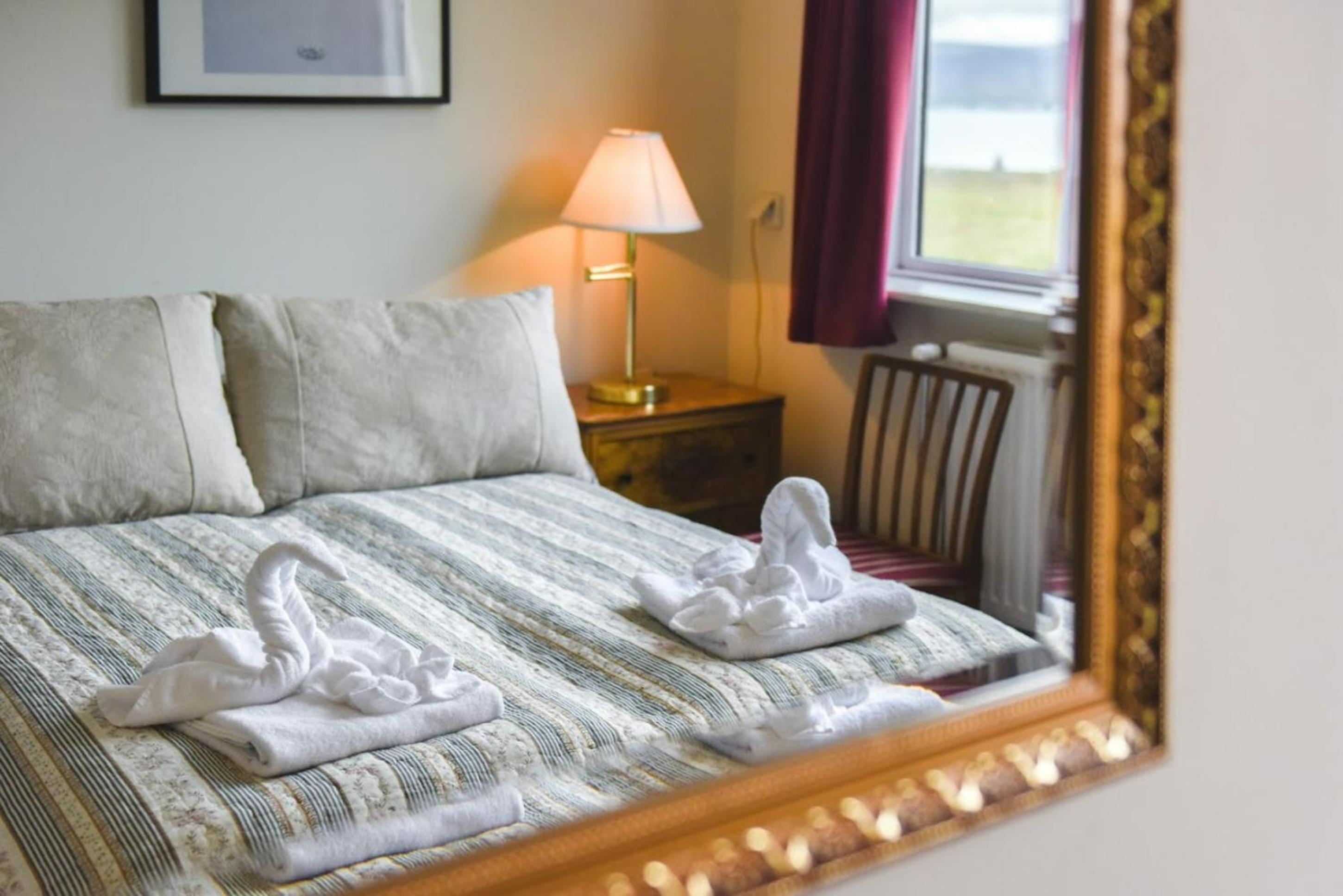 Double or Twin Room with Mountain View - Photo 7