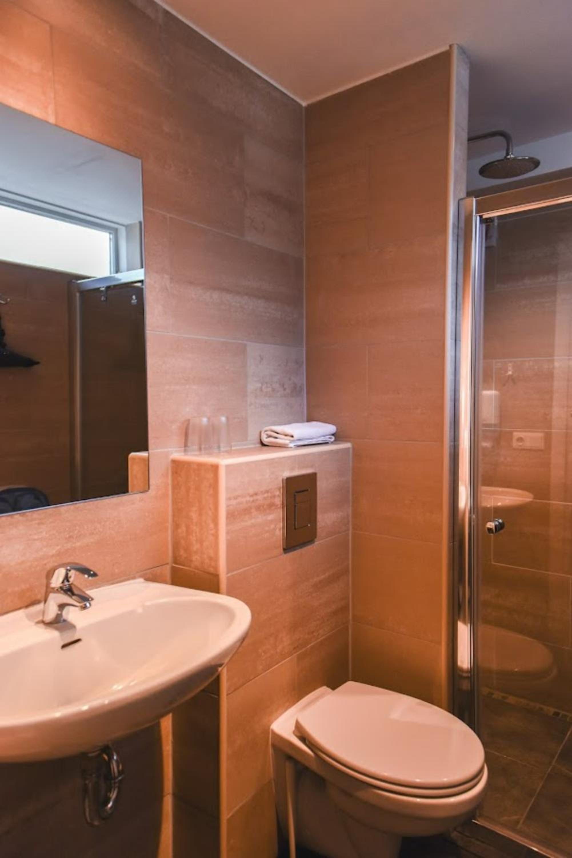 Double or Twin Room with Mountain View - Photo 6