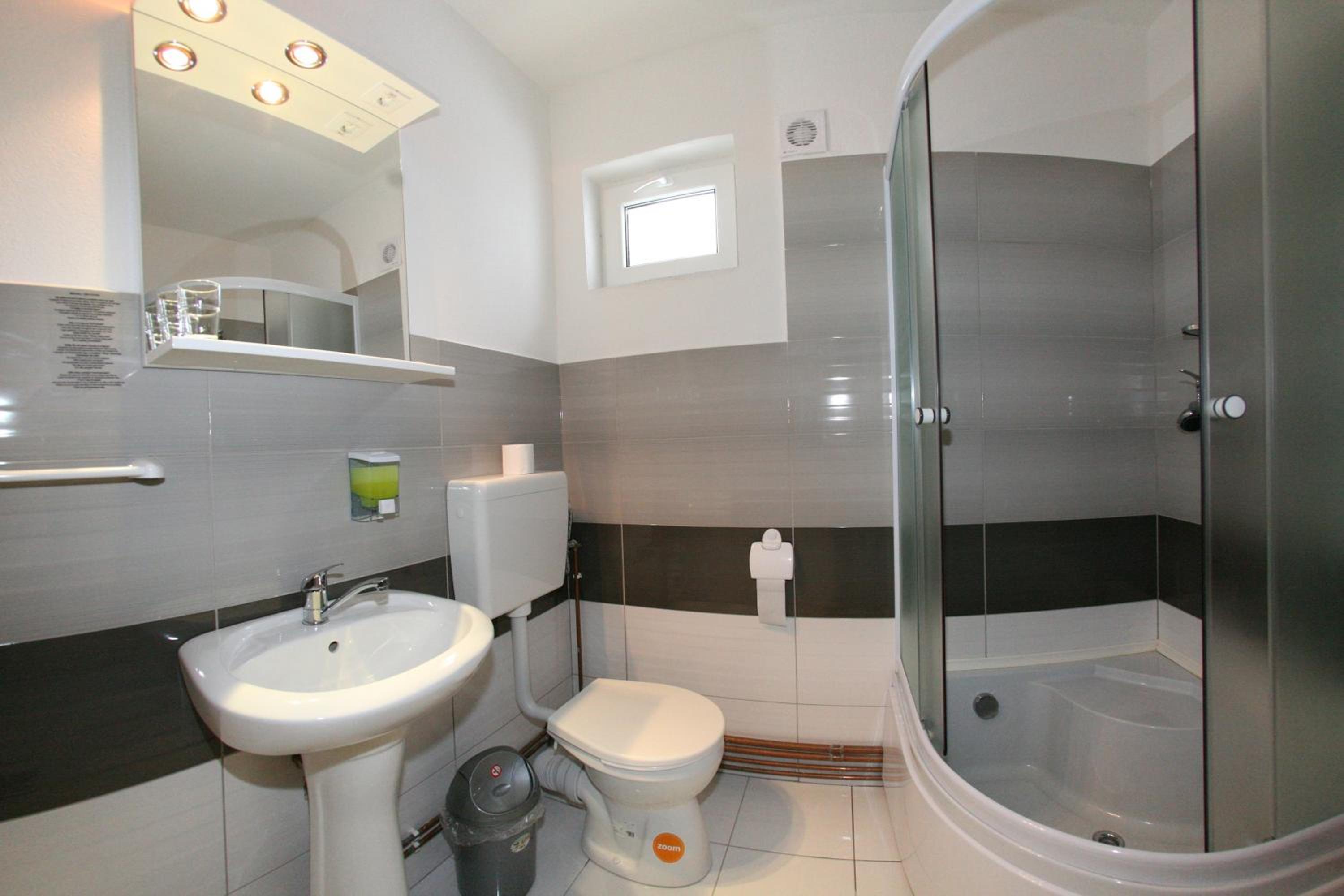 Double Room - Photo 6