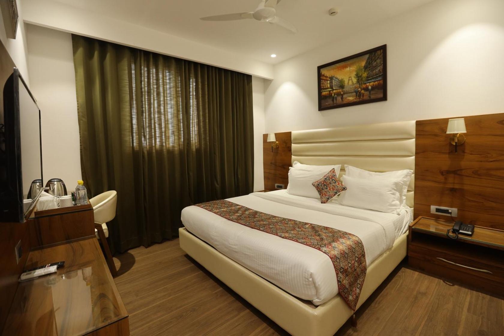 Deluxe King Room photo 3