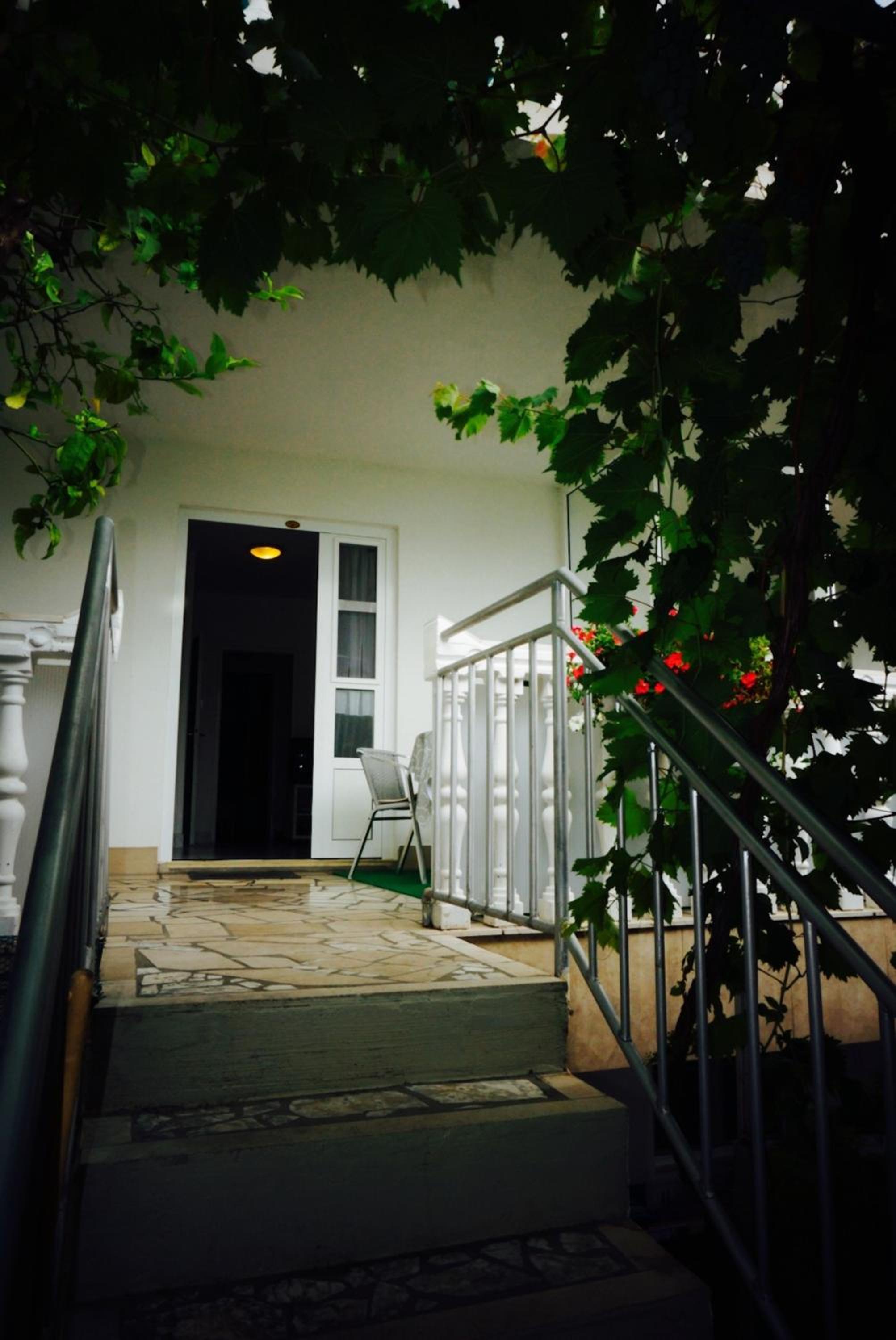 One-Bedroom Apartment with Terrace photo 1