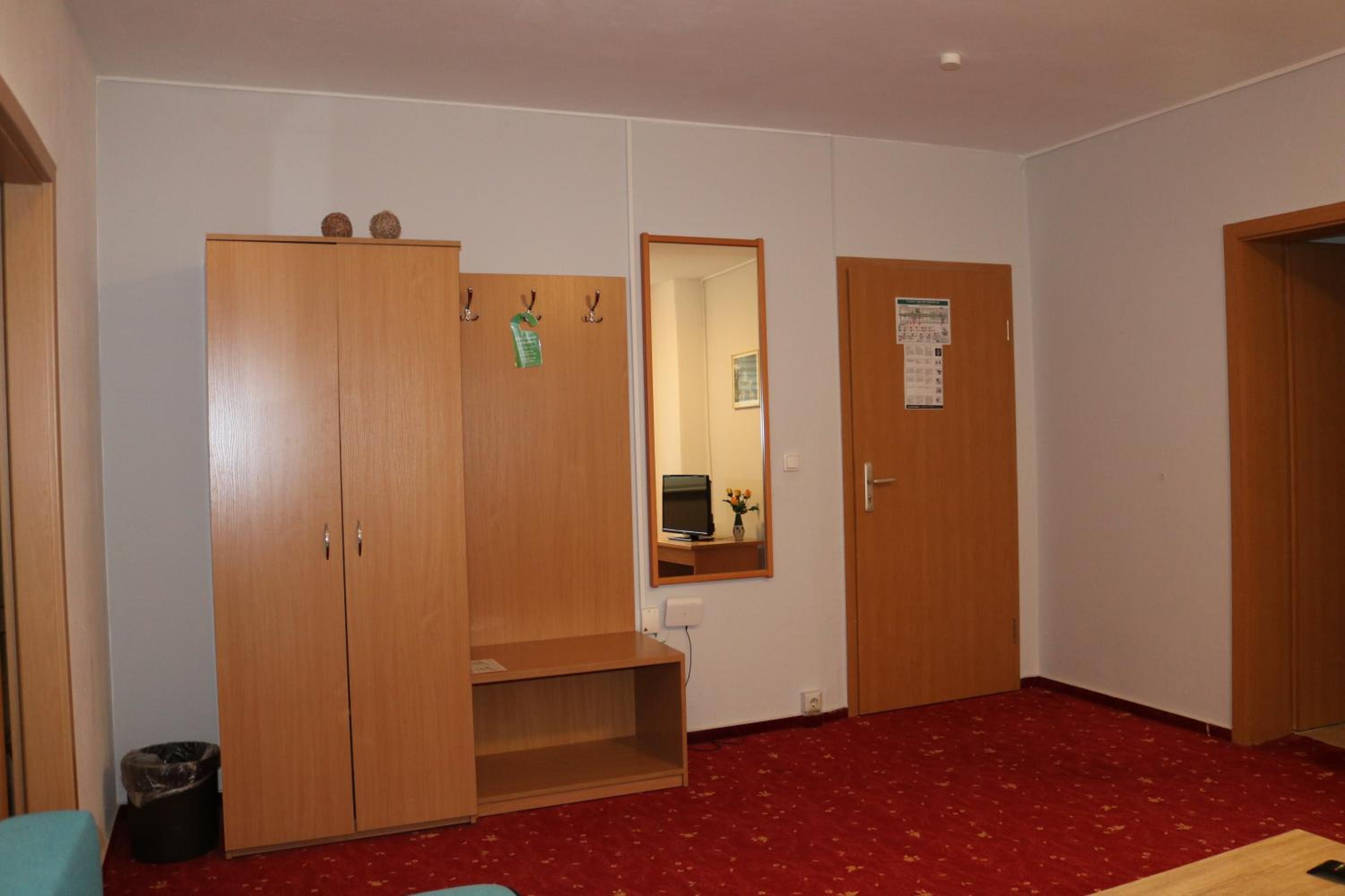 Family Room (dogs allowed) - Photo 2