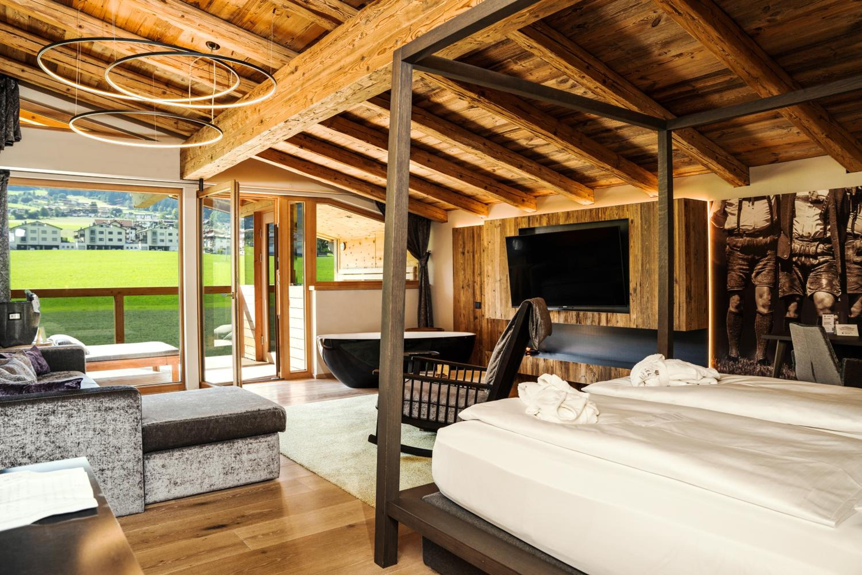 Luxury Suite with Sauna