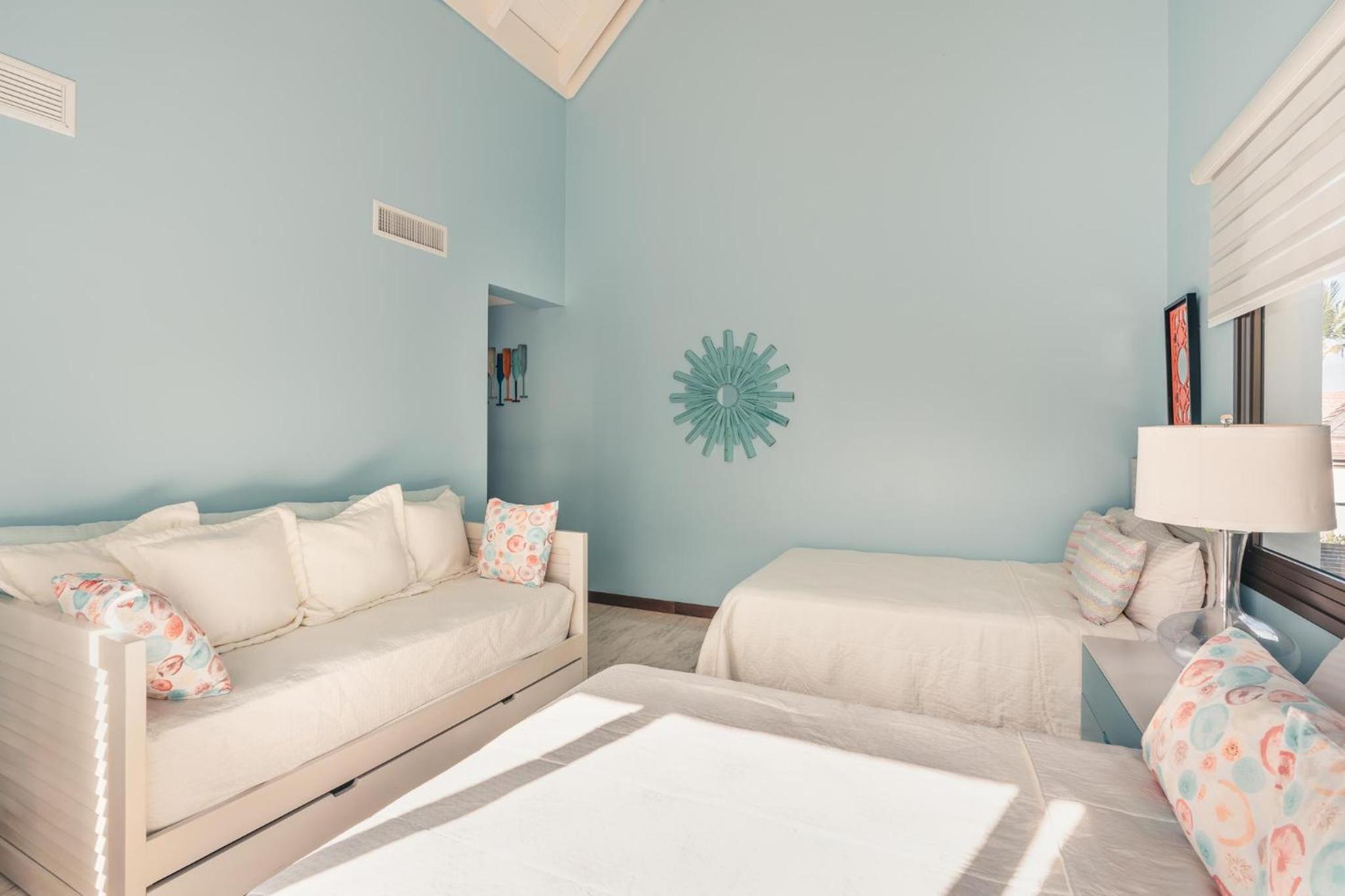 Apartment photo 2