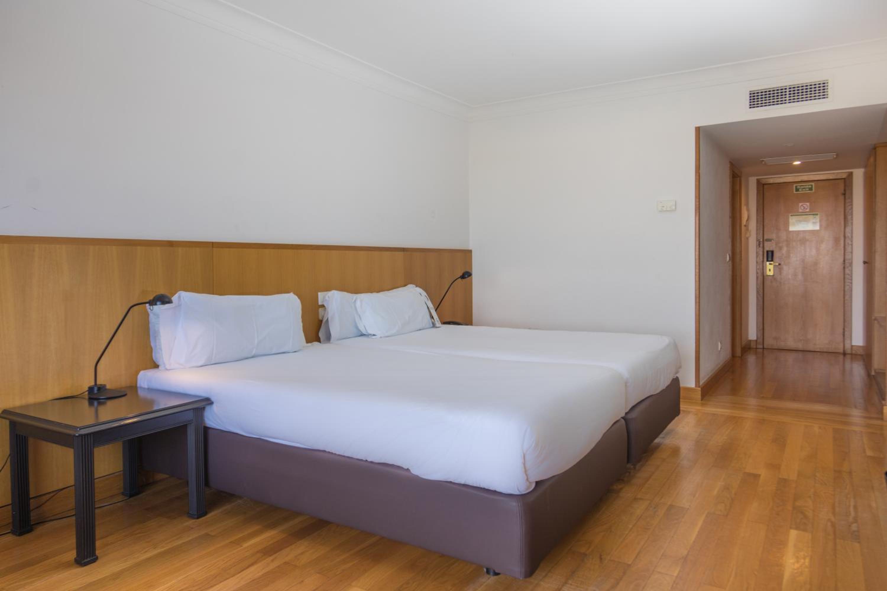 Twin Room - Photo 2