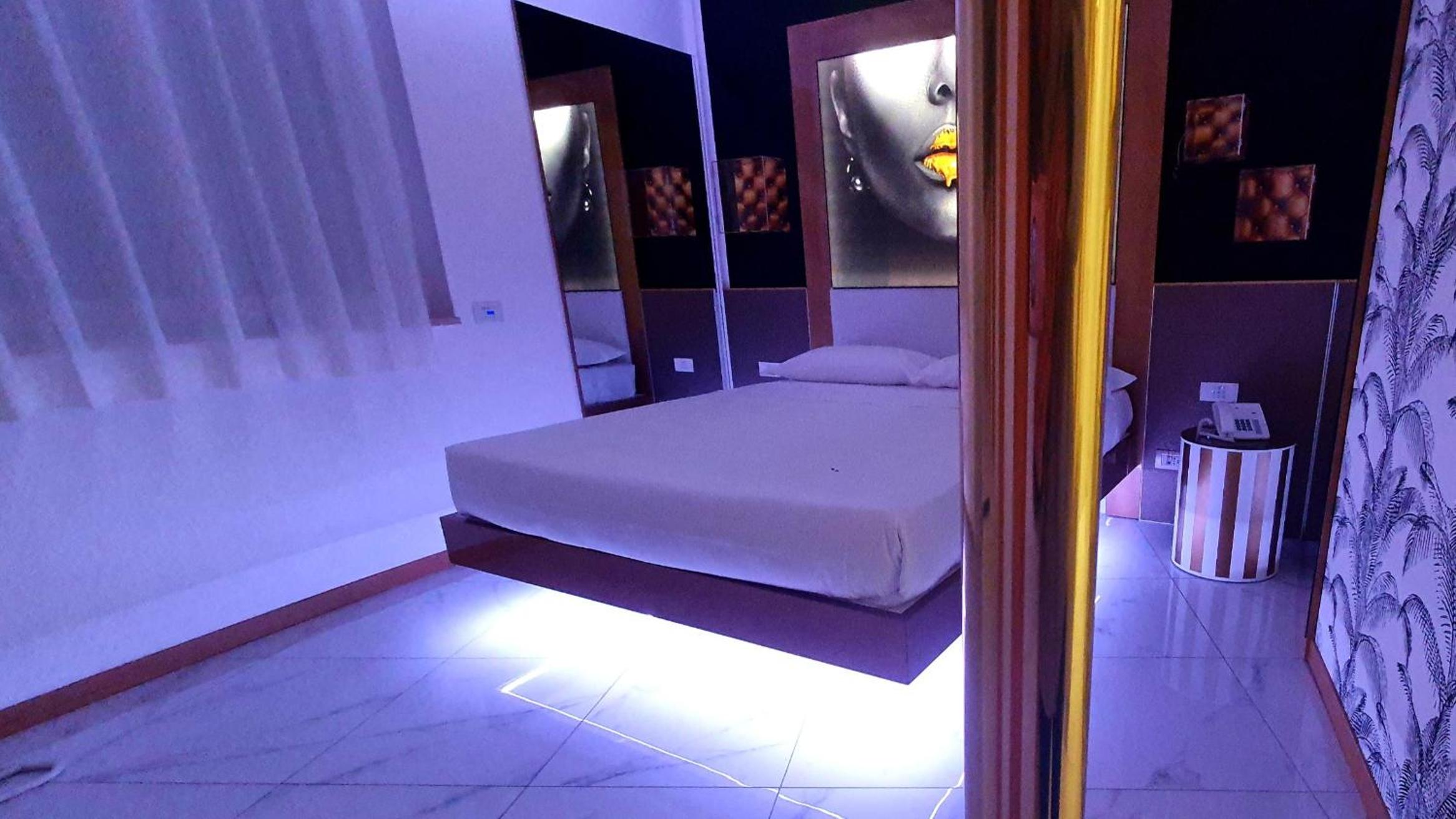 Double Room with Private Bathroom photo 2