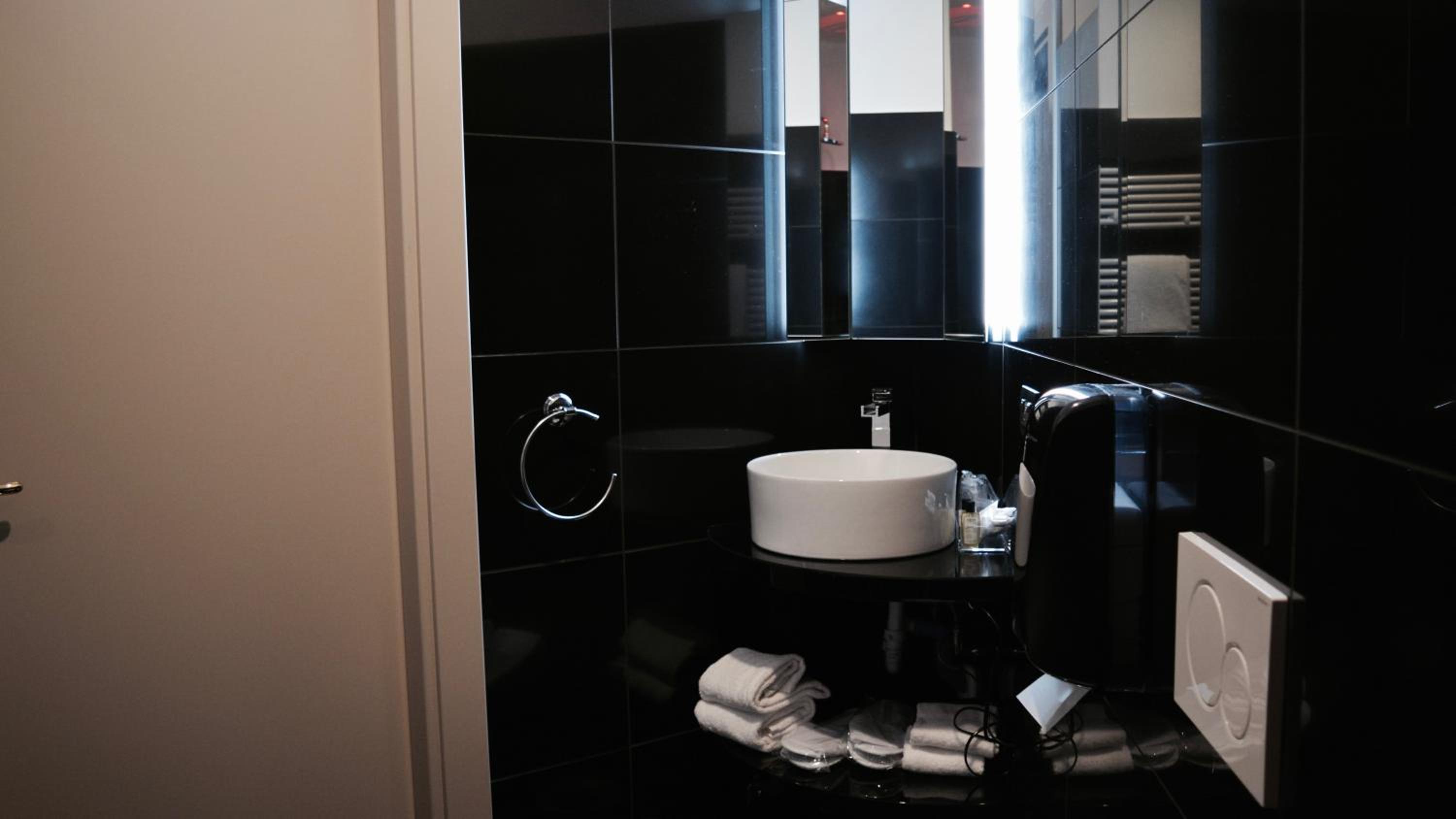 Deluxe Double Room with Shower photo 2