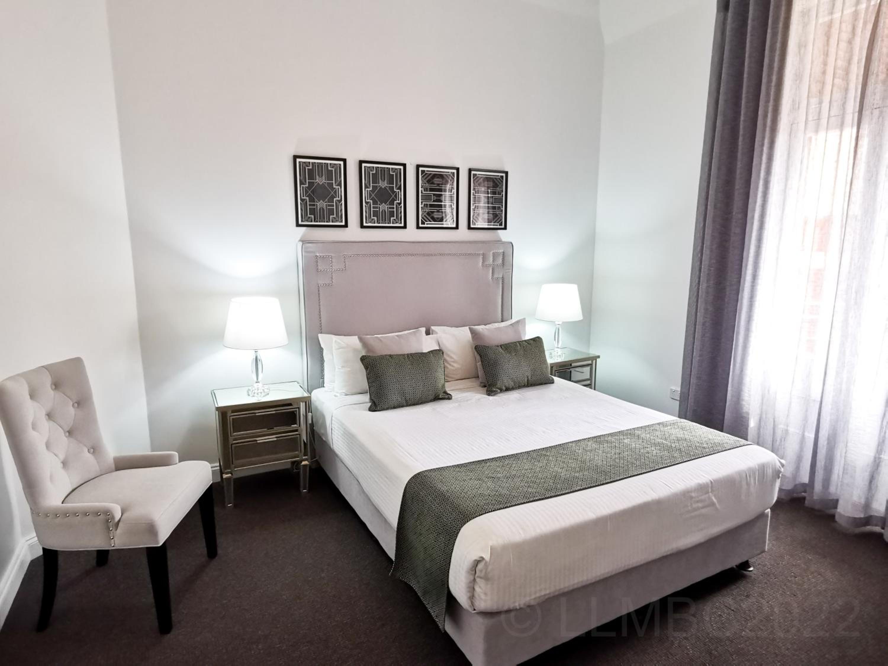 Executive One-Bedroom Apartment - Photo 1
