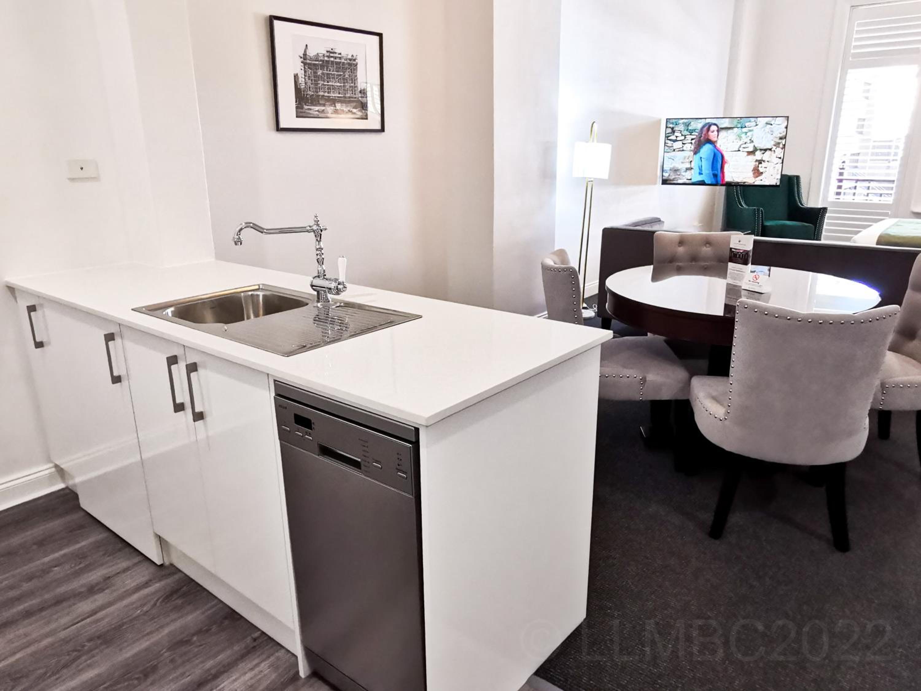 Studio Apartment - Photo 4