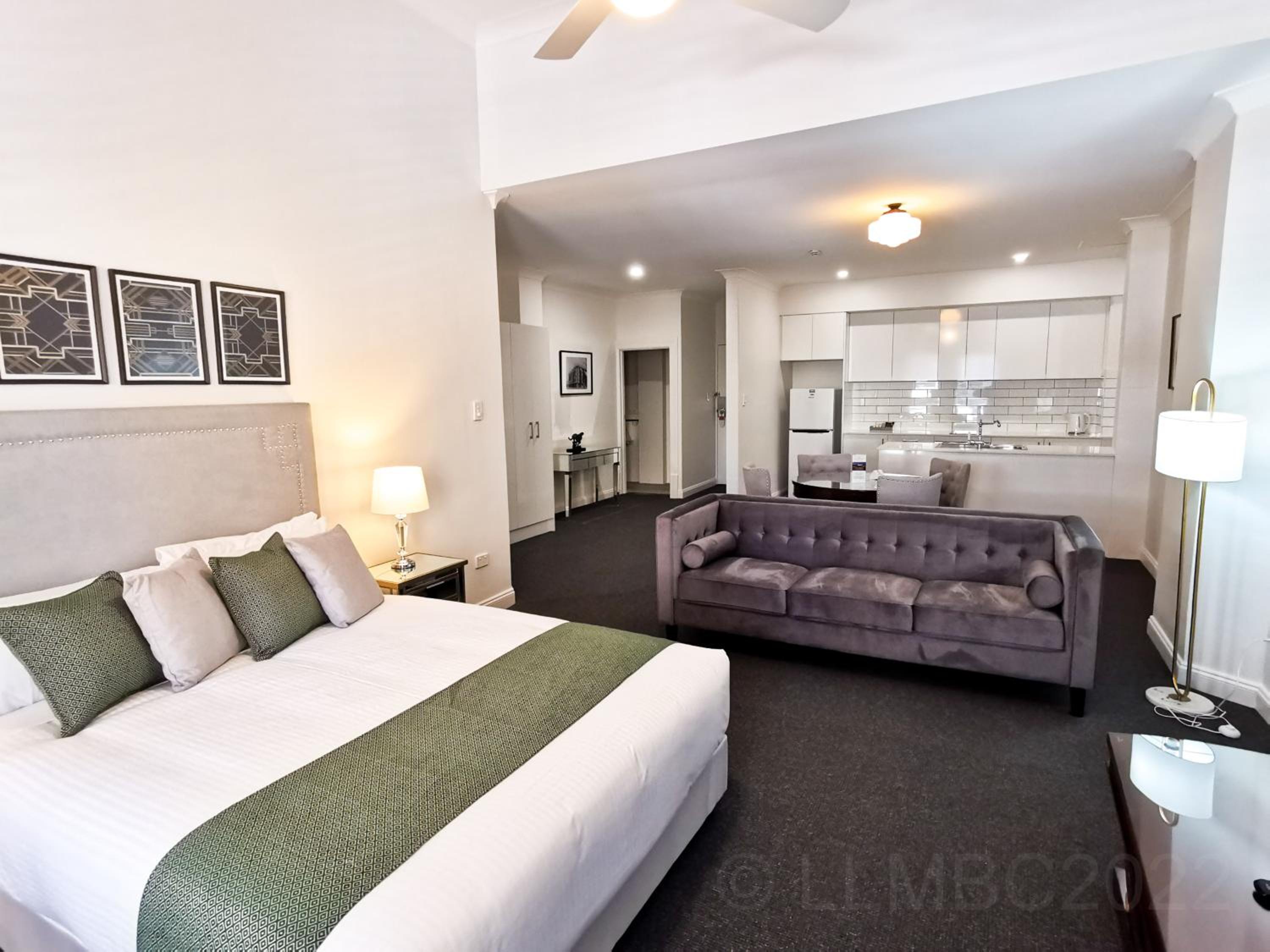 Studio Apartment - Photo 1