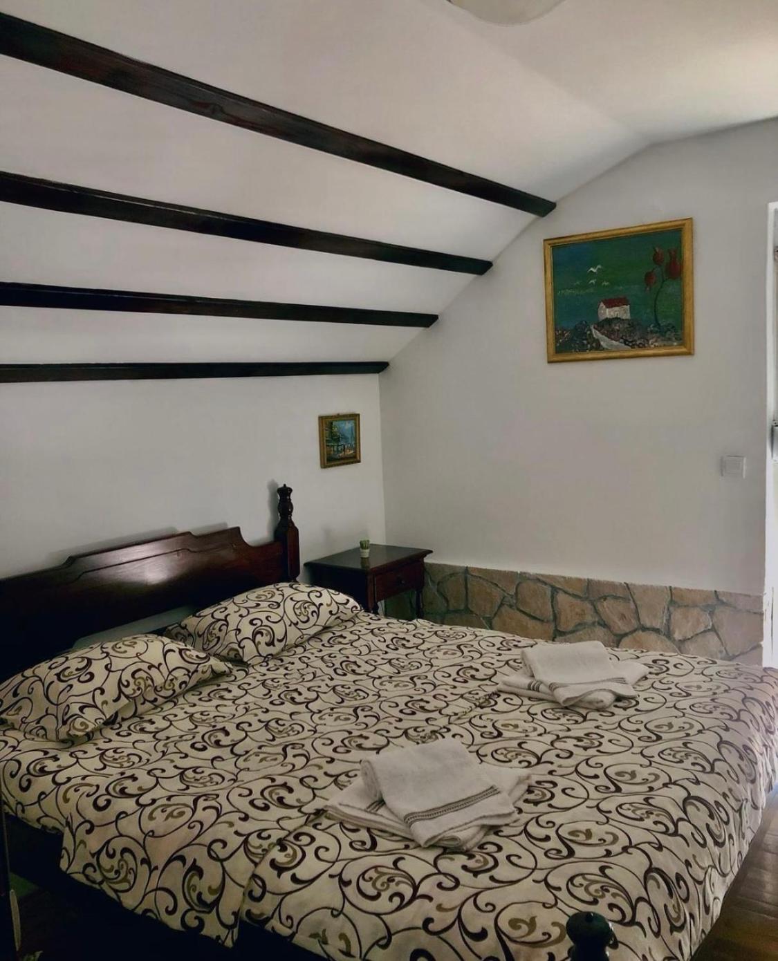 Three-Bedroom House photo 3