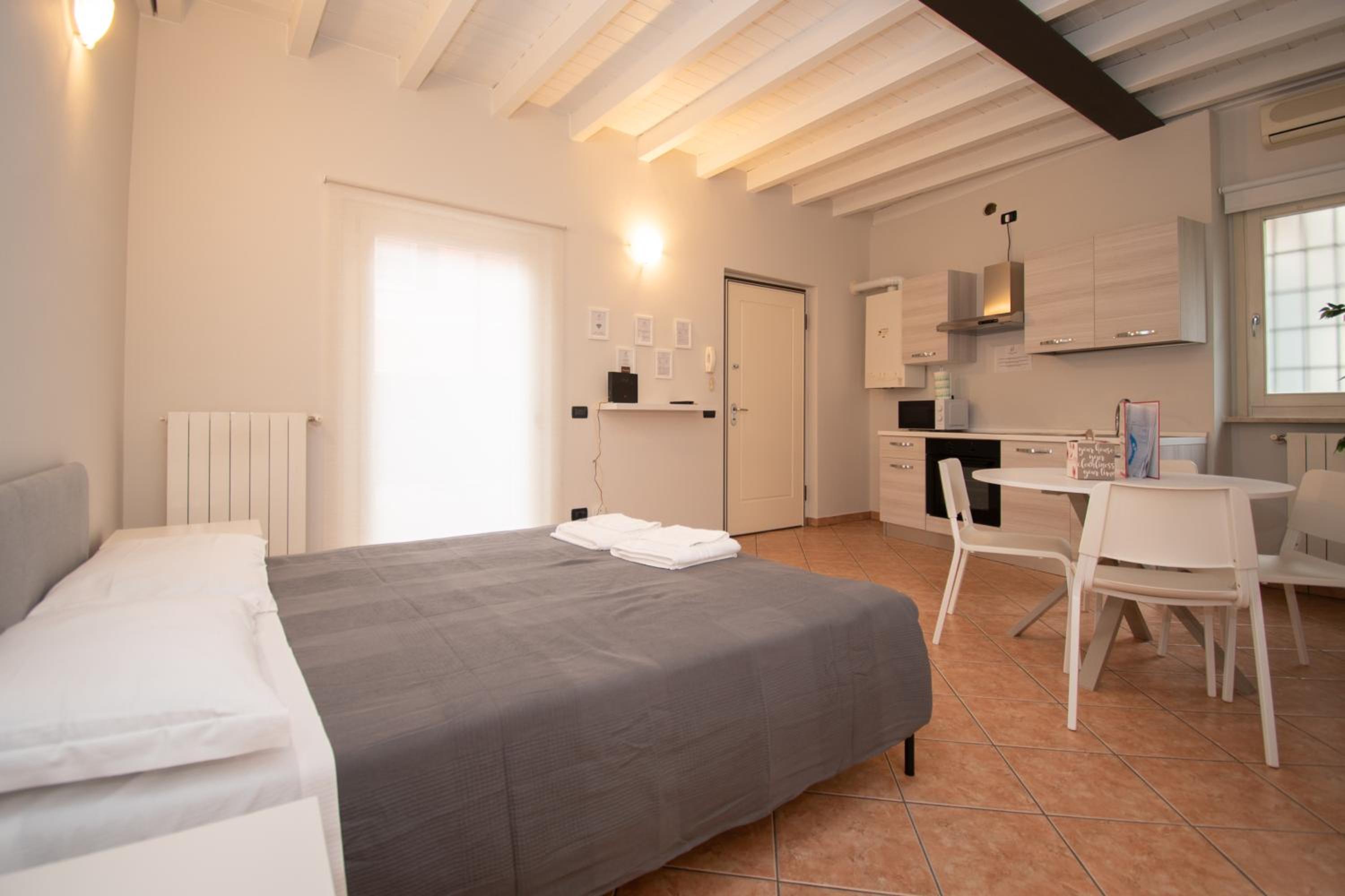 Studio Apartment photo 1