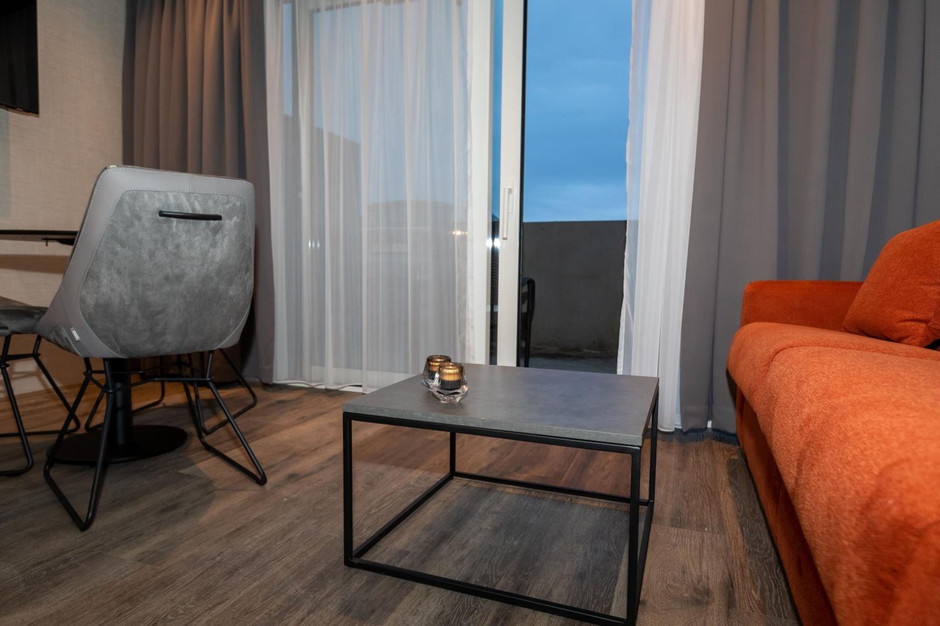 Double Room - Photo 7