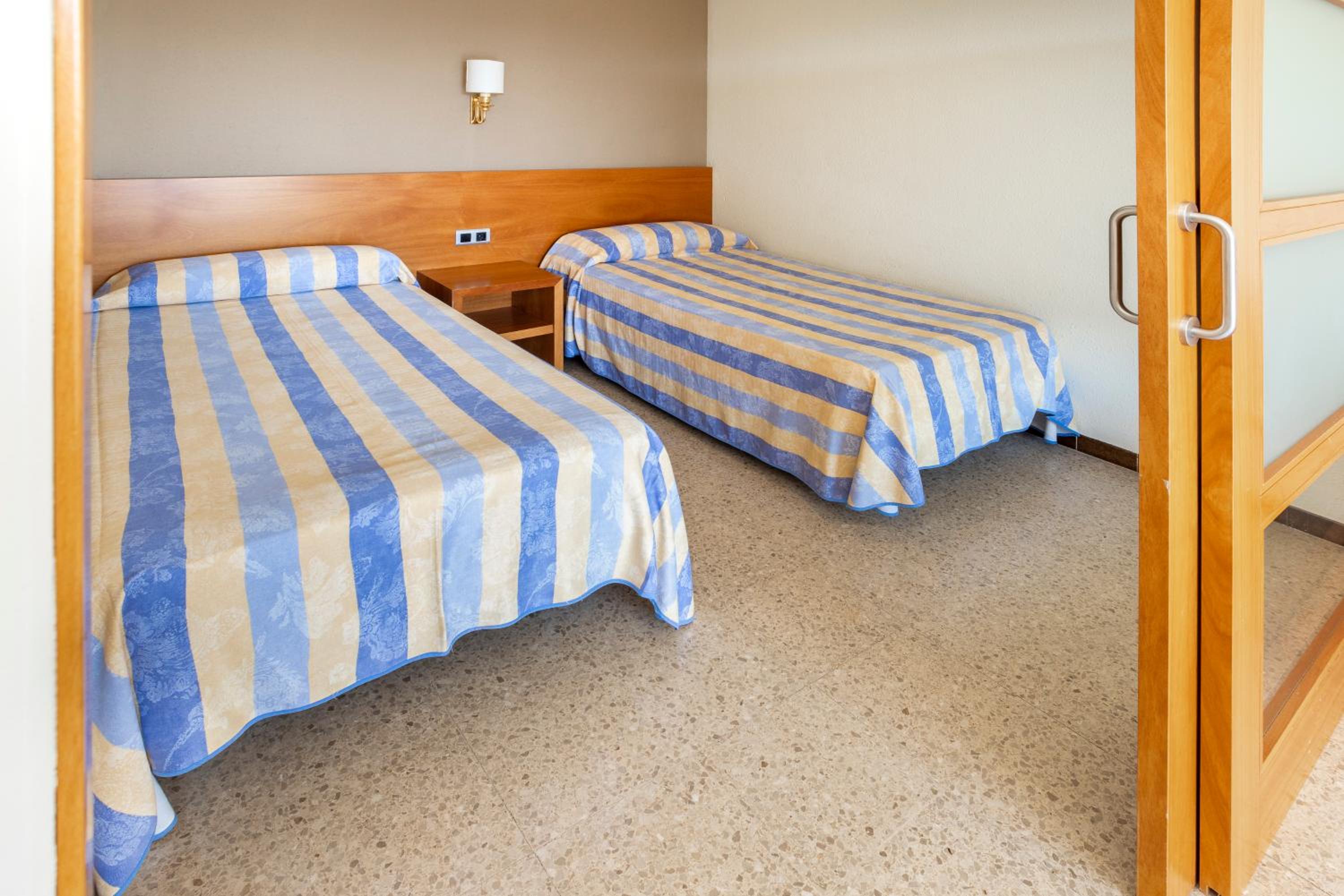 Quadruple Room with Terrace - Photo 3