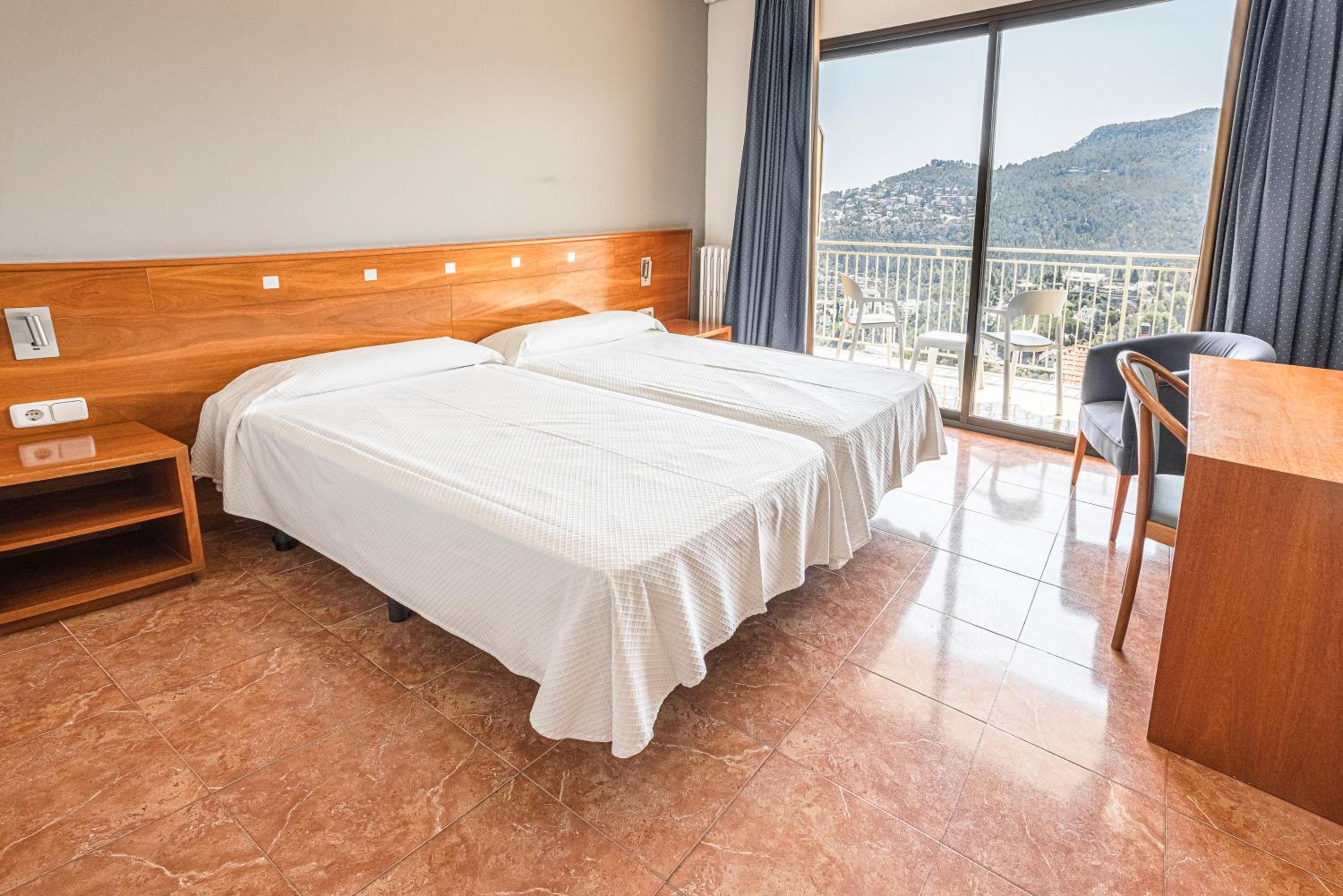 Double or Twin Room - Photo 2