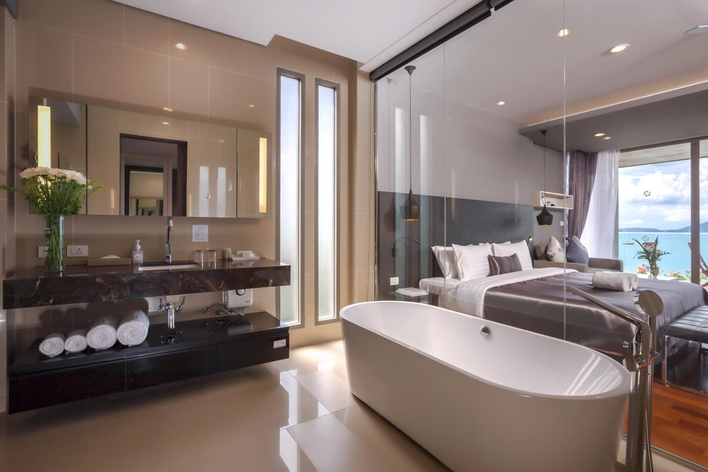 Pool Suite with Sea View photo 1