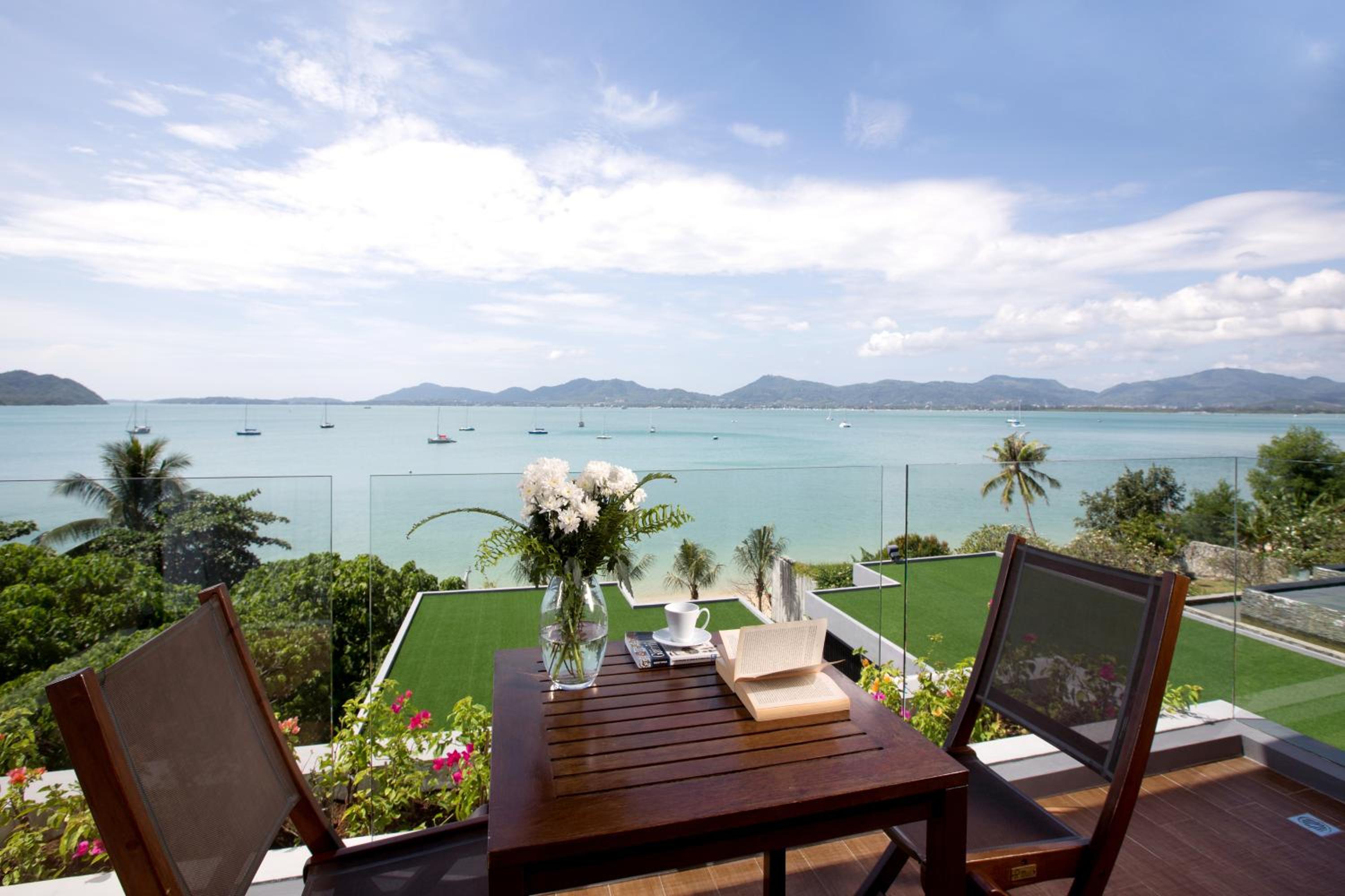 Pool Suite with Sea View photo 3