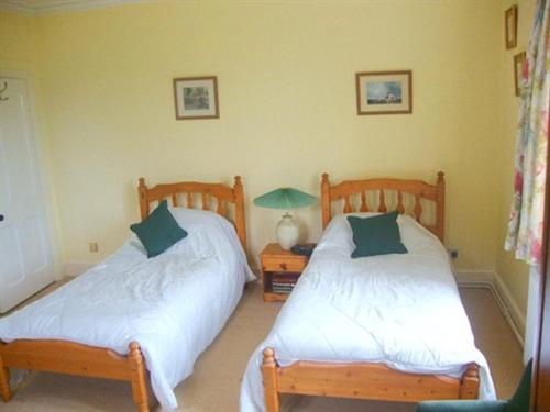 Twin Room with Private Bathroom - Photo 1