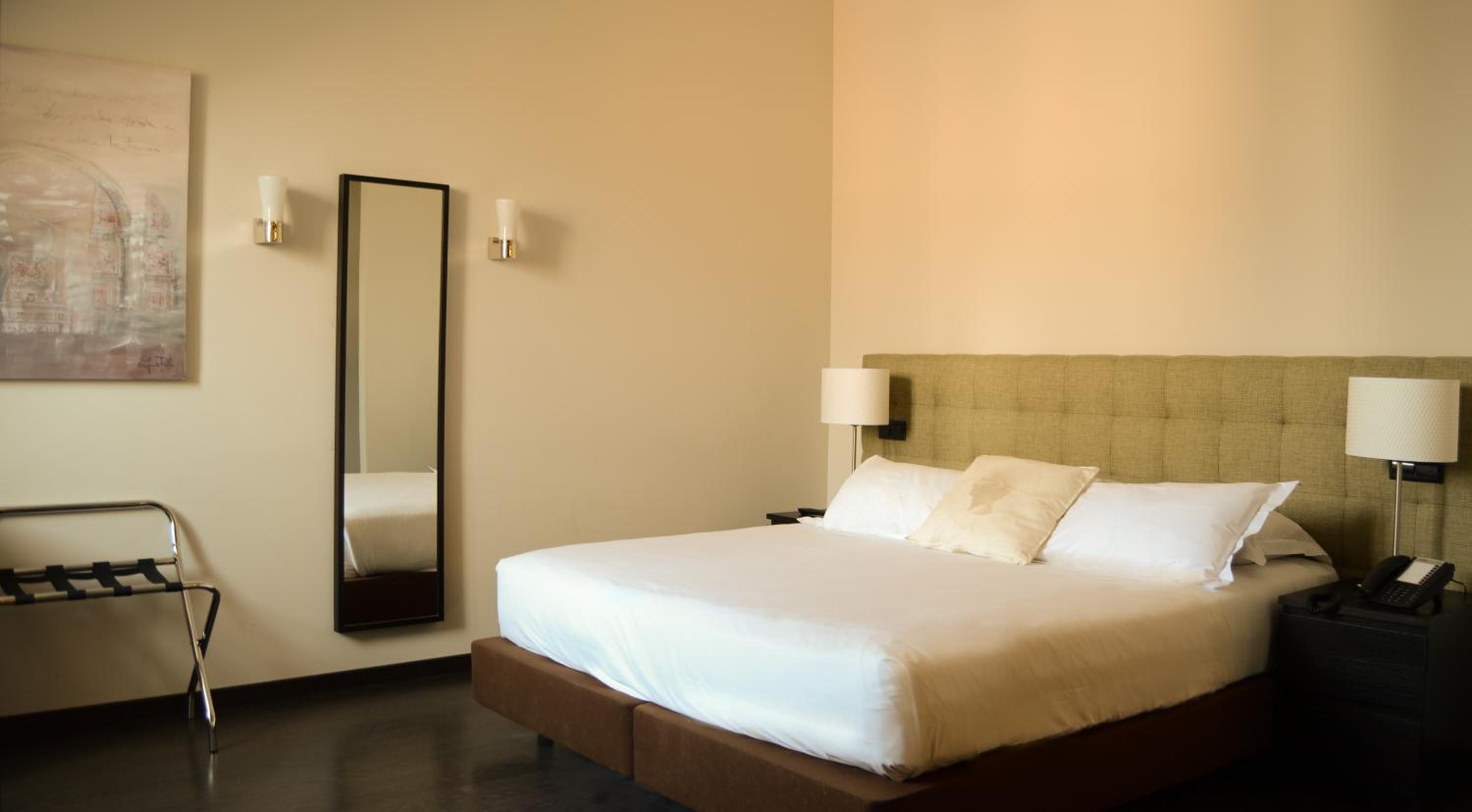 Available room thumbnail 5