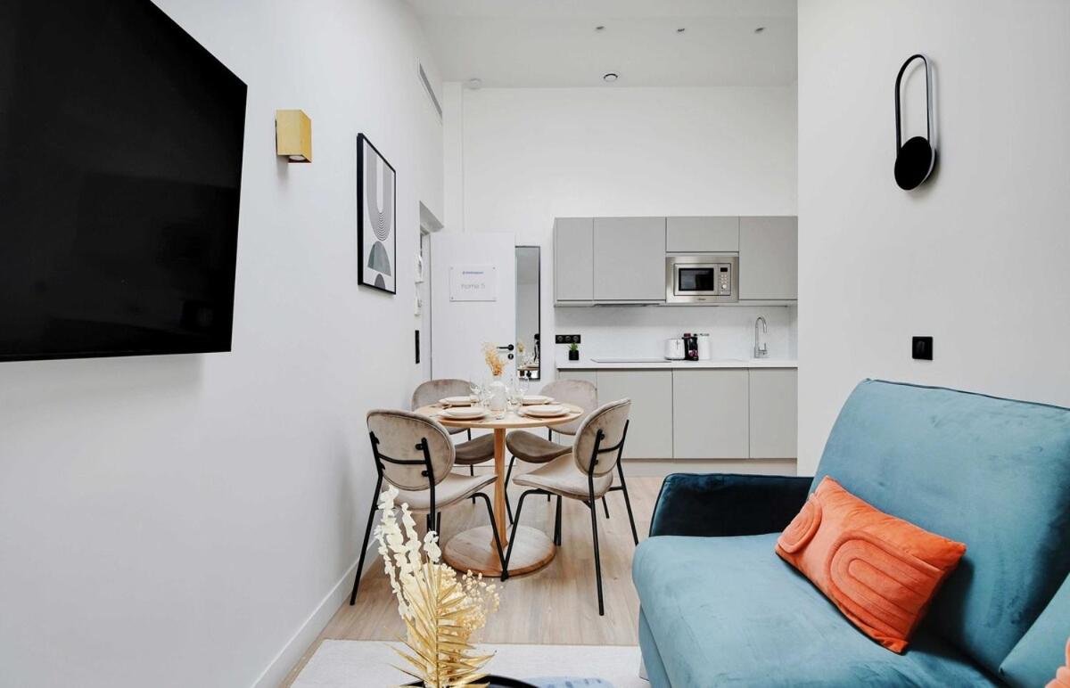 One-Bedroom Apartment photo 3