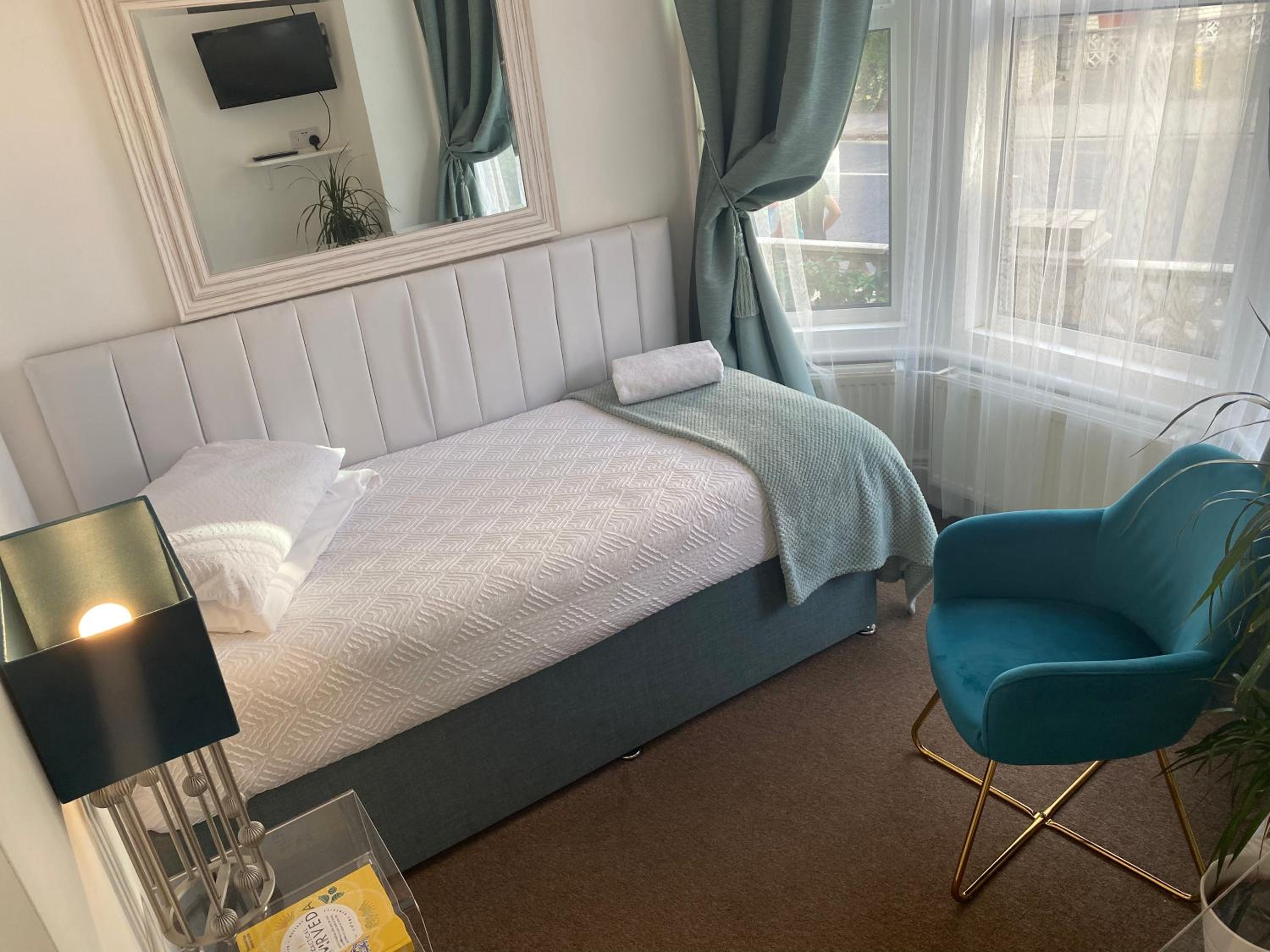 Single Room photo 2