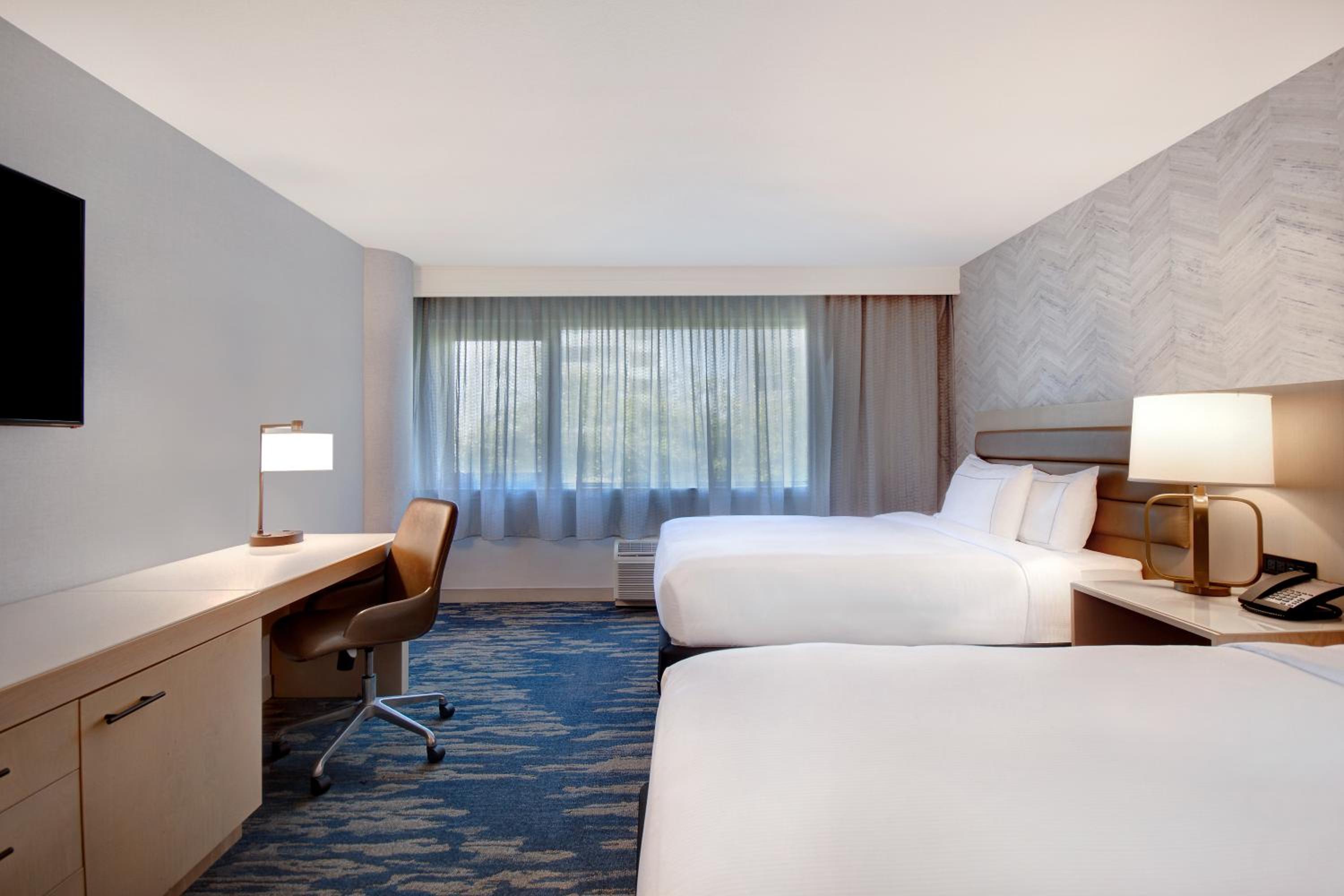 Queen Room with Two Queen Beds and Walk-In Shower - Hearing Accessible - Photo 2