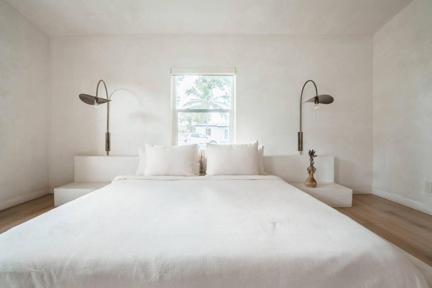 Two-Bedroom House - Photo 8