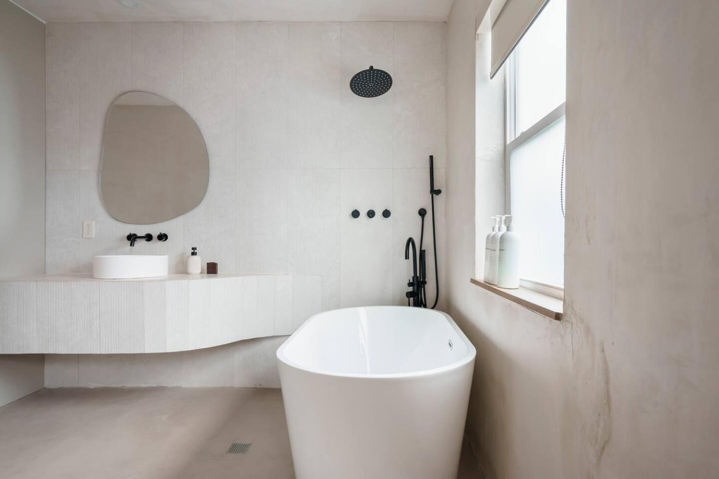 Two-Bedroom House - Photo 10