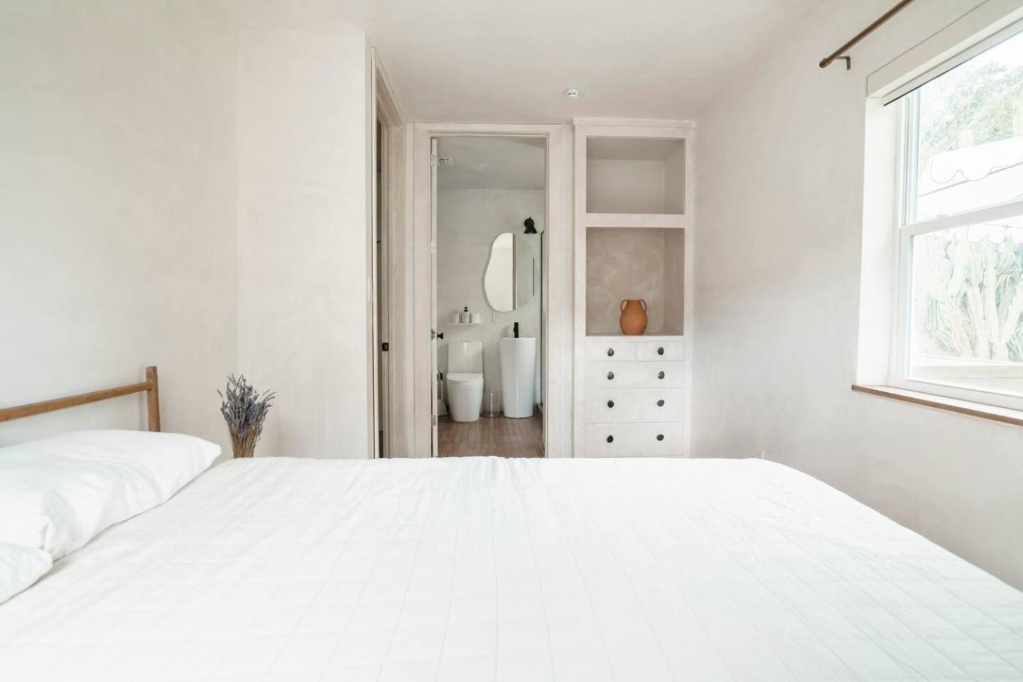 Two-Bedroom House - Photo 11