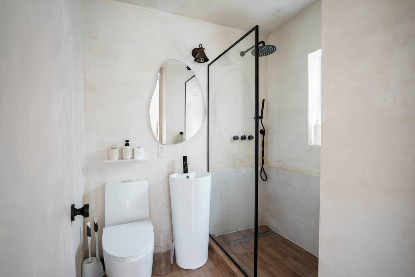 Two-Bedroom House - Photo 14