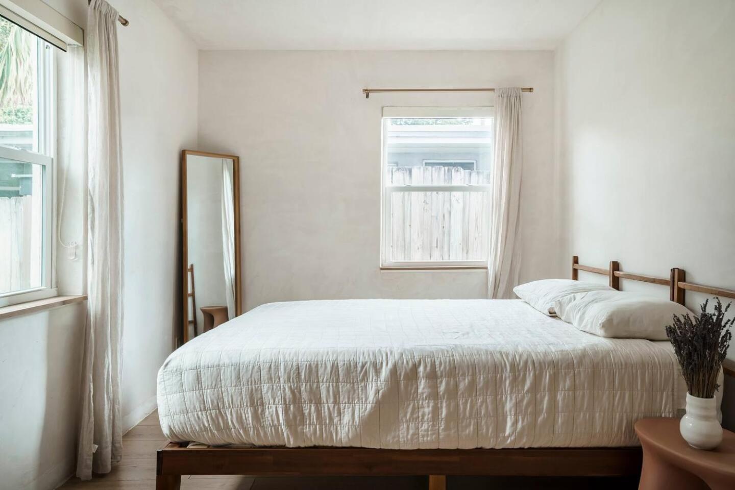 Two-Bedroom House - Photo 18