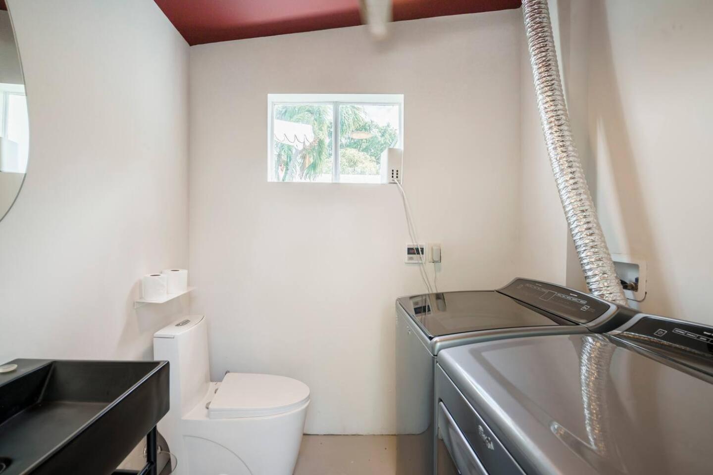 Two-Bedroom House - Photo 20