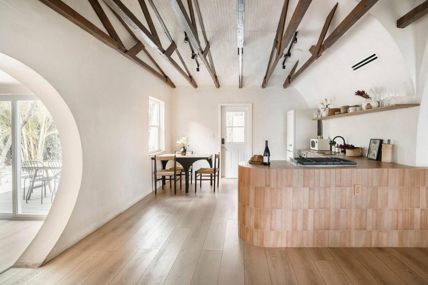 Two-Bedroom House - Photo 3
