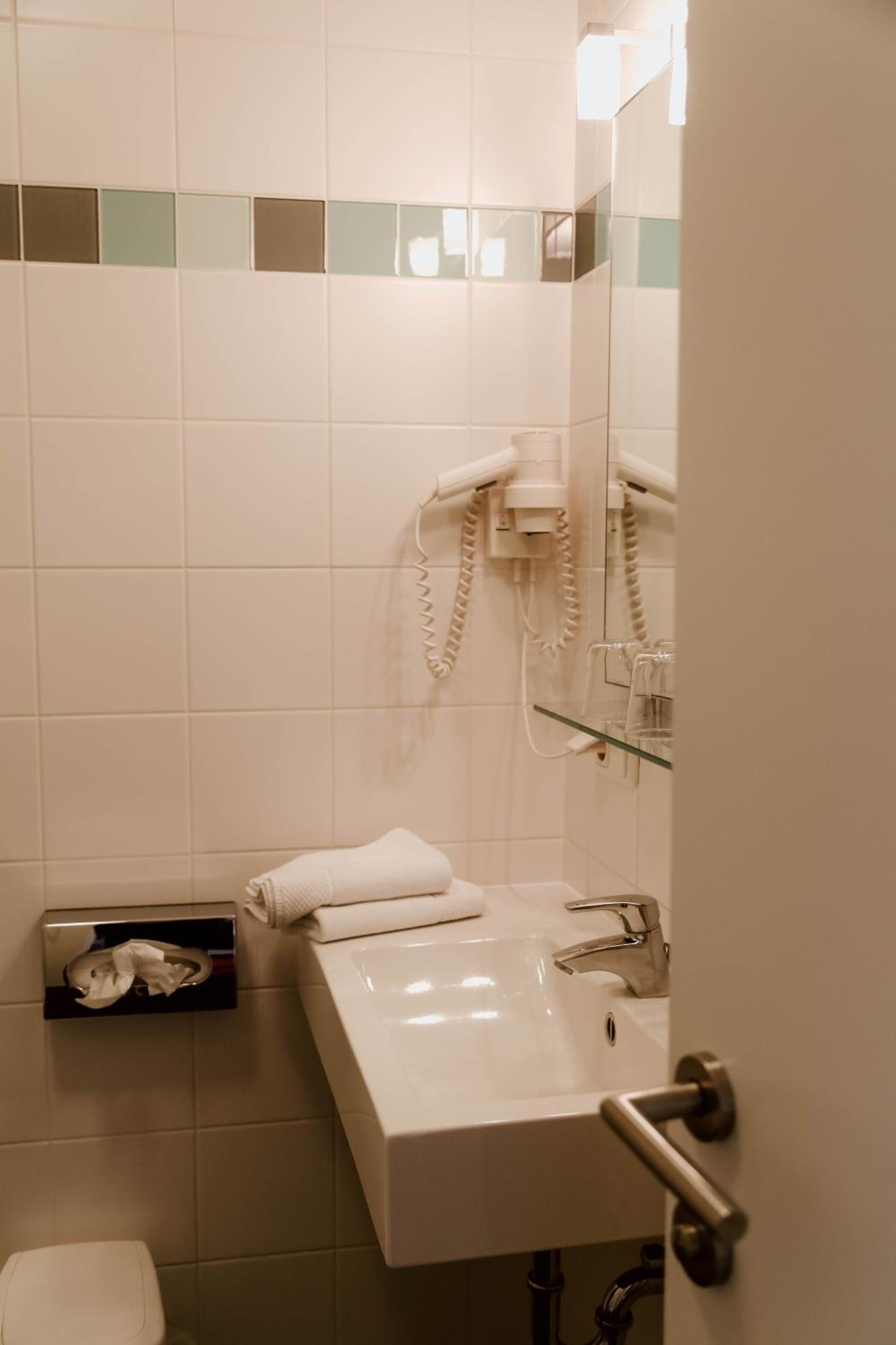 Single Room photo 3
