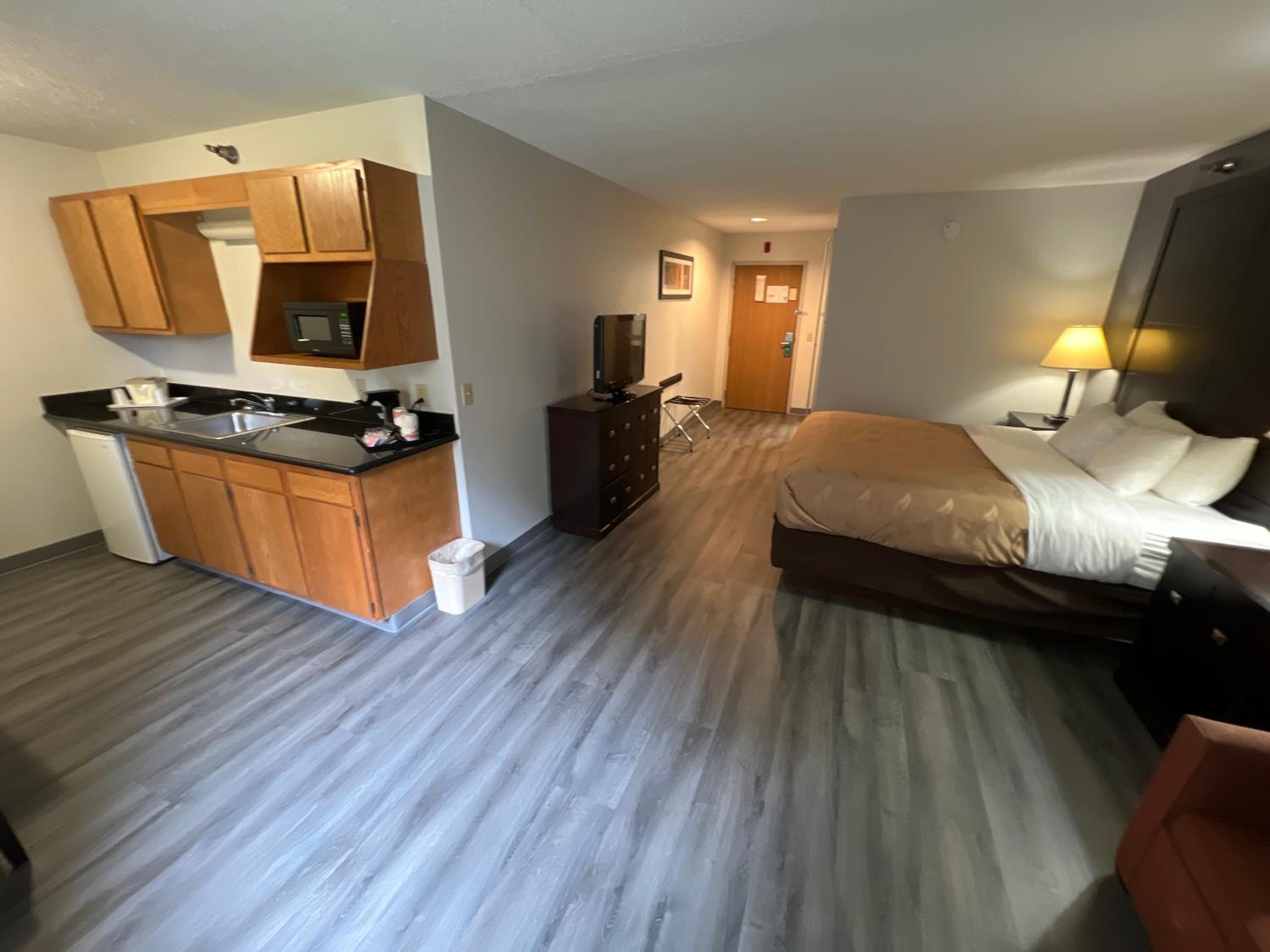 King Room - Non-Smoking - Photo 1