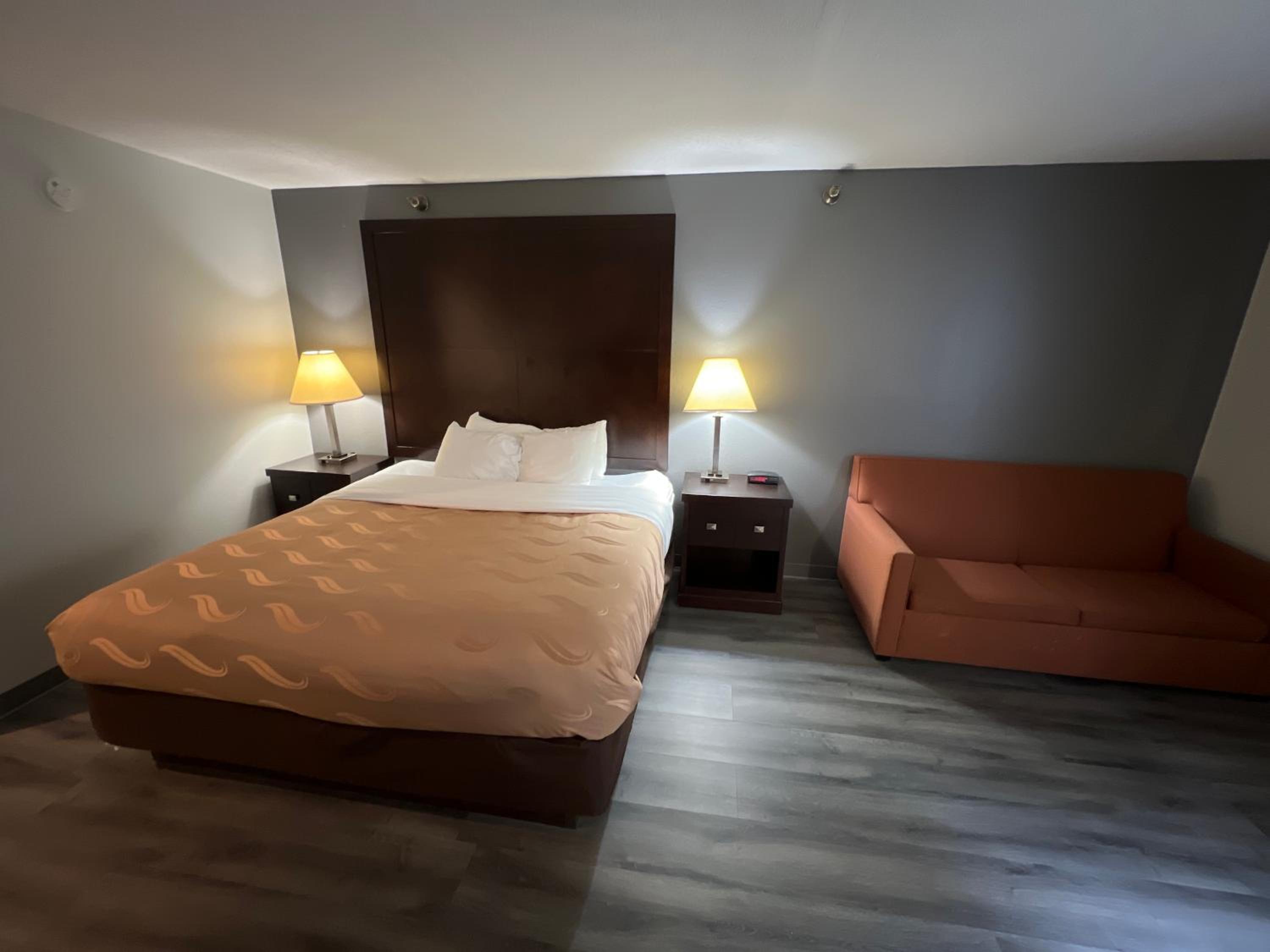 King Room - Non-Smoking - Photo 4