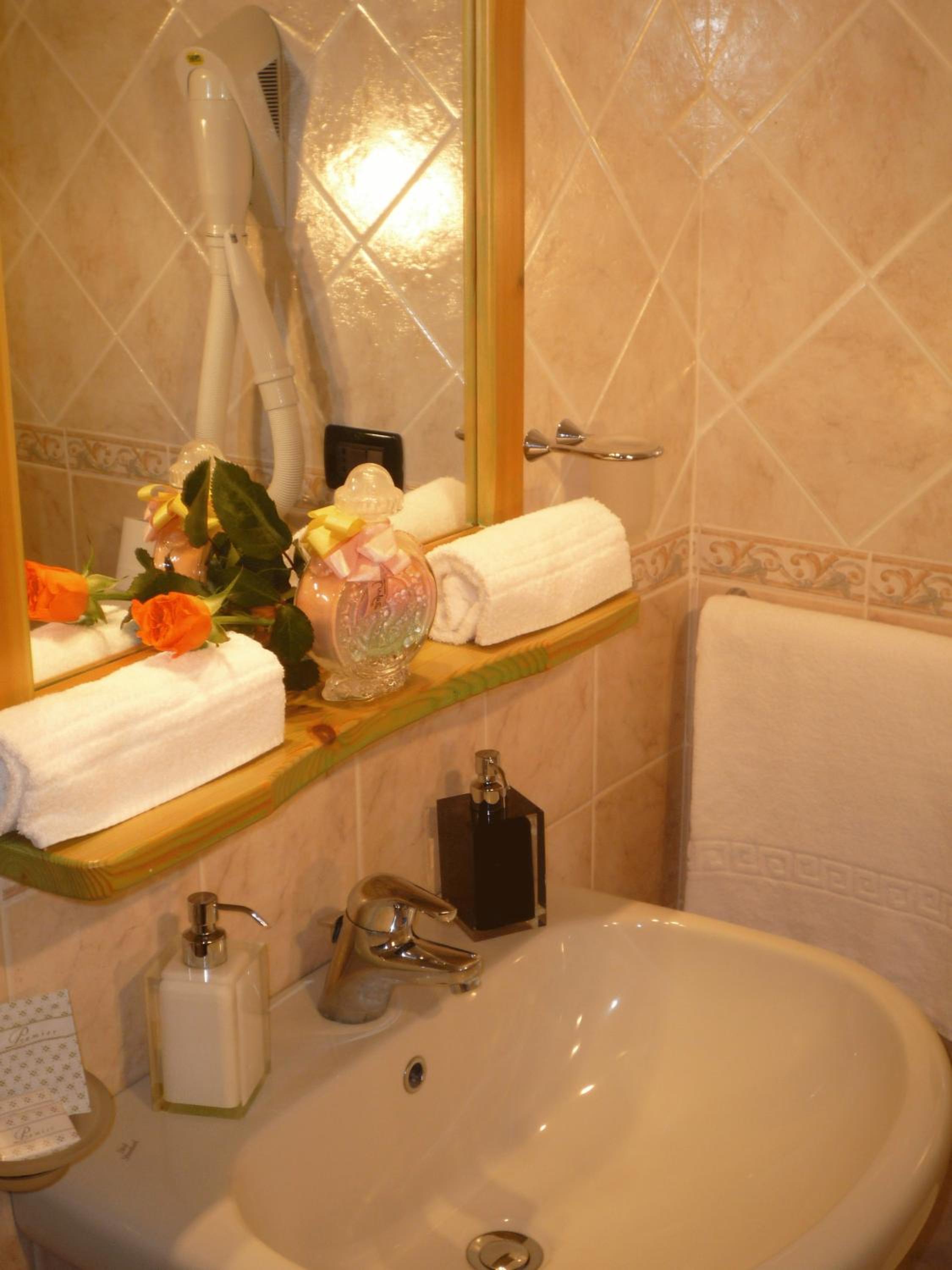 Double or Twin  Room - Photo 6